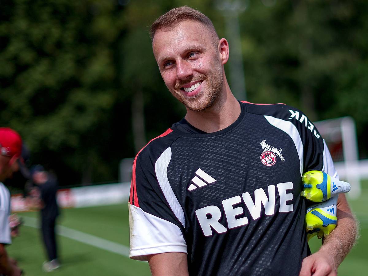 Marvin Schwäbe beim Trainingsstart des 1. FC Köln.