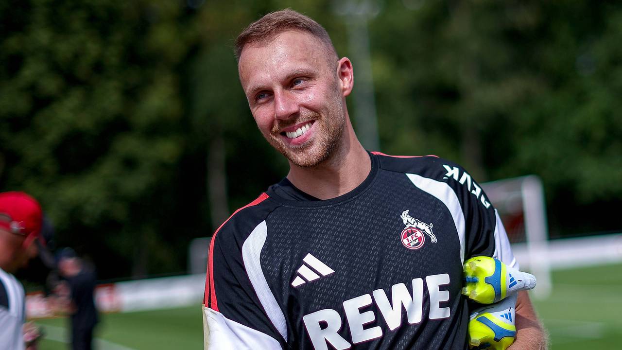 Marvin Schwäbe beim Trainingsstart des 1. FC Köln.