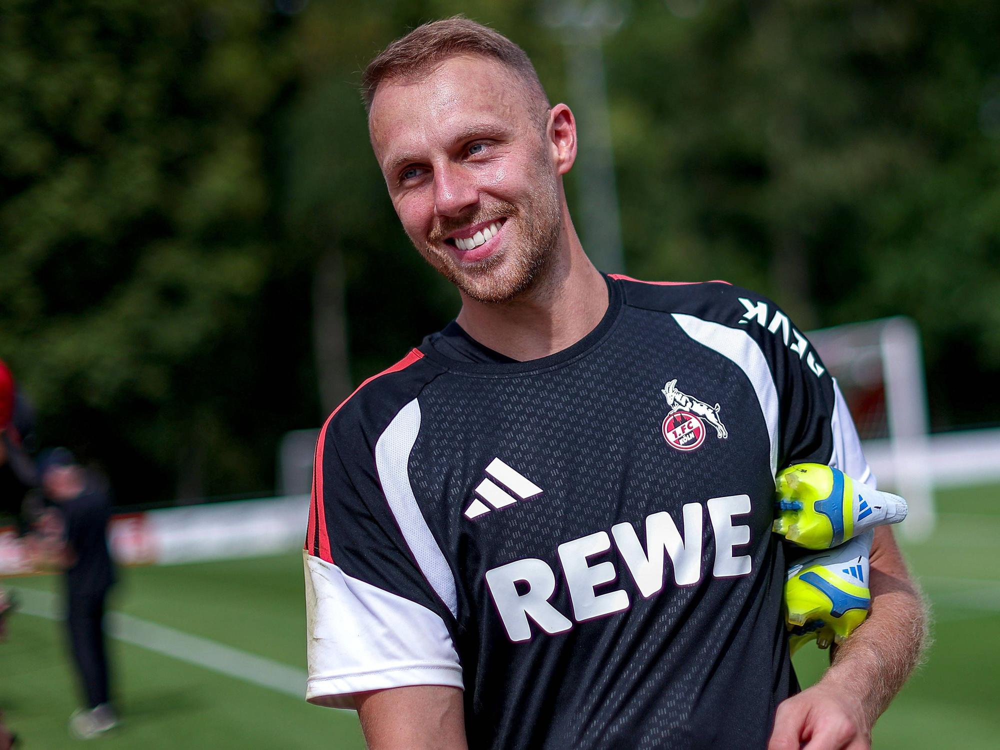 Marvin Schwäbe beim Trainingsstart des 1. FC Köln.