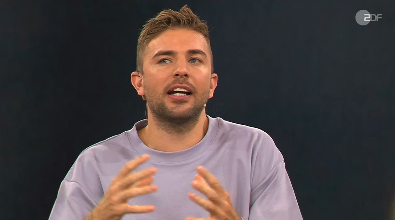 Christoph Kramer gestikuliert.