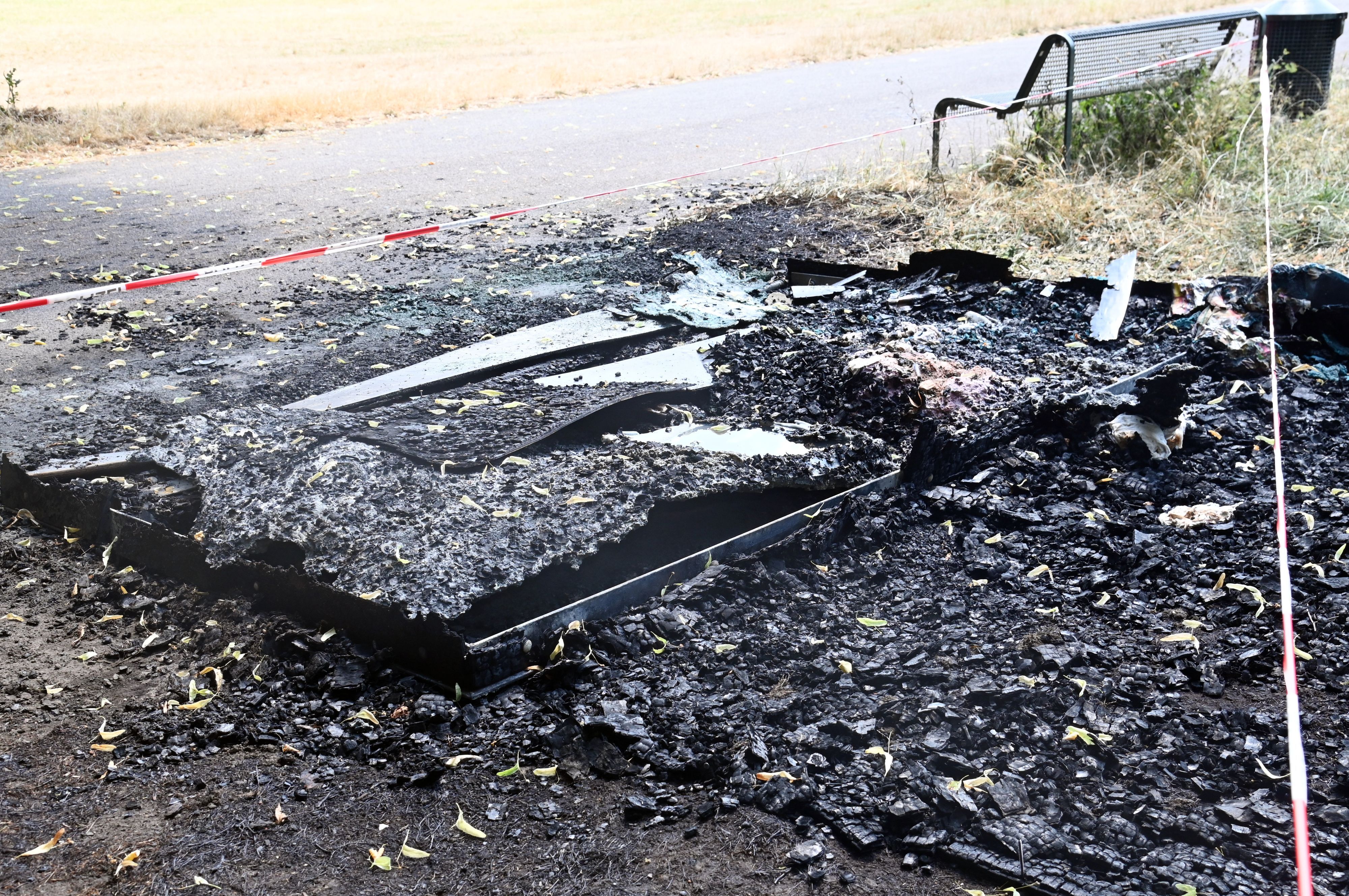 1Die mobilen Toiletten (Dixi-Klos) im Beethovenpark sind erneut abgebrannt. Es wird Brandstiftung vermutet.