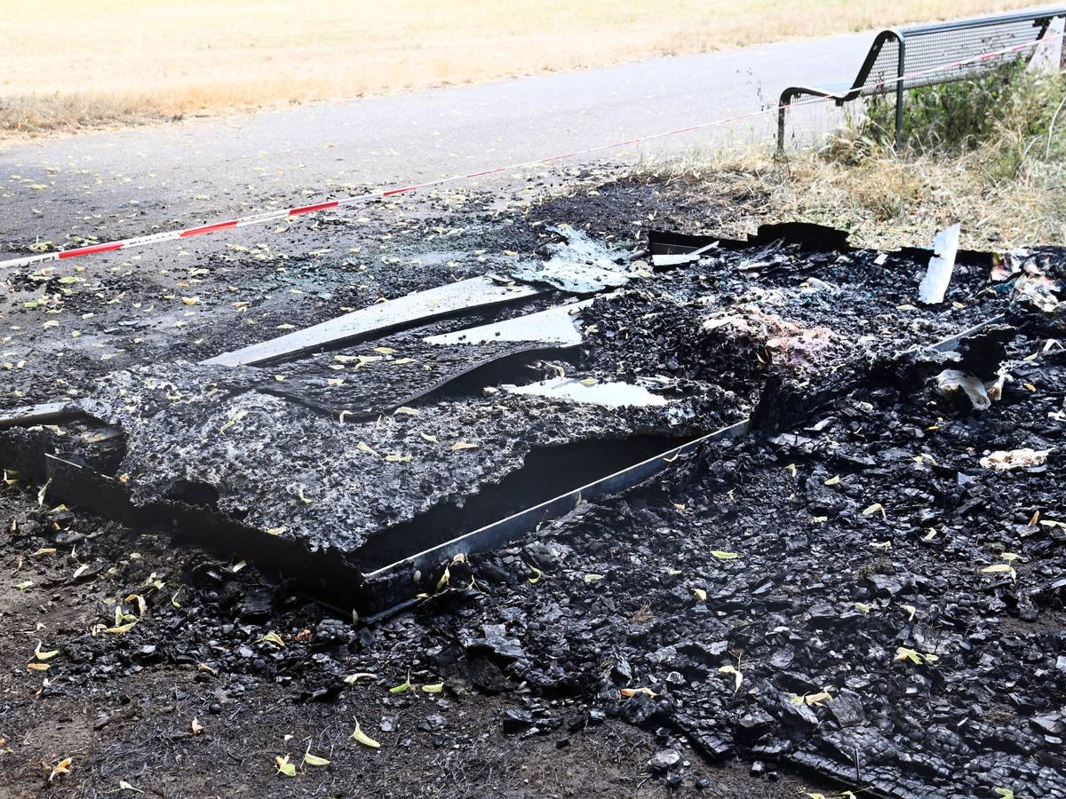 1Die mobilen Toiletten (Dixi-Klos) im Beethovenpark sind erneut abgebrannt. Es wird Brandstiftung vermutet.