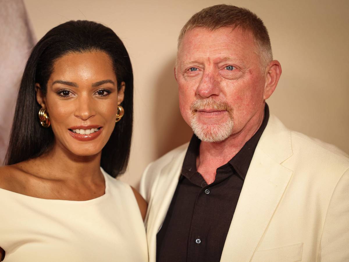Boris Becker posiert neben seiner Frau Lilian de Carvalho Monteiro.