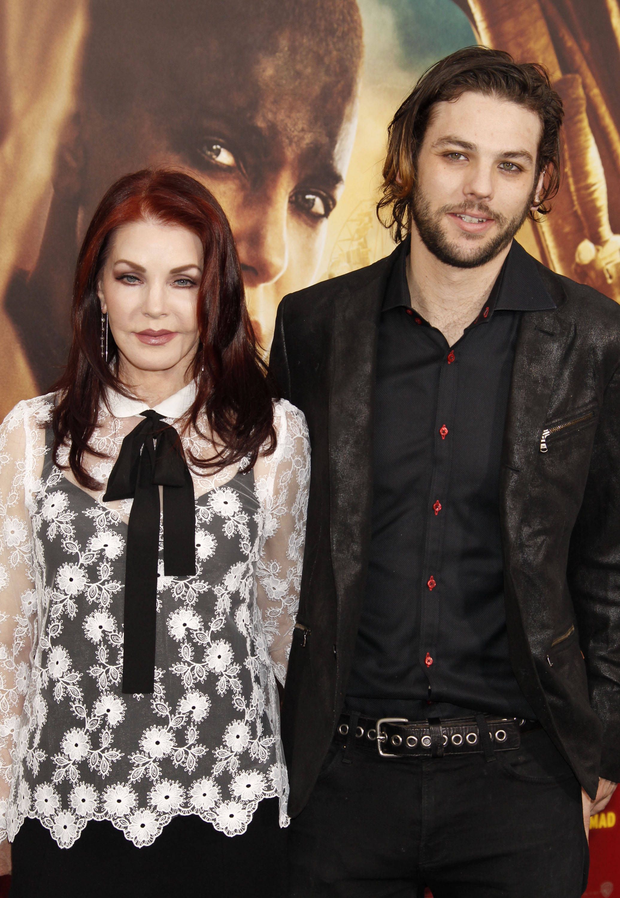 Priscilla Presley mit ihrem Sohn Navarone Garibaldi.