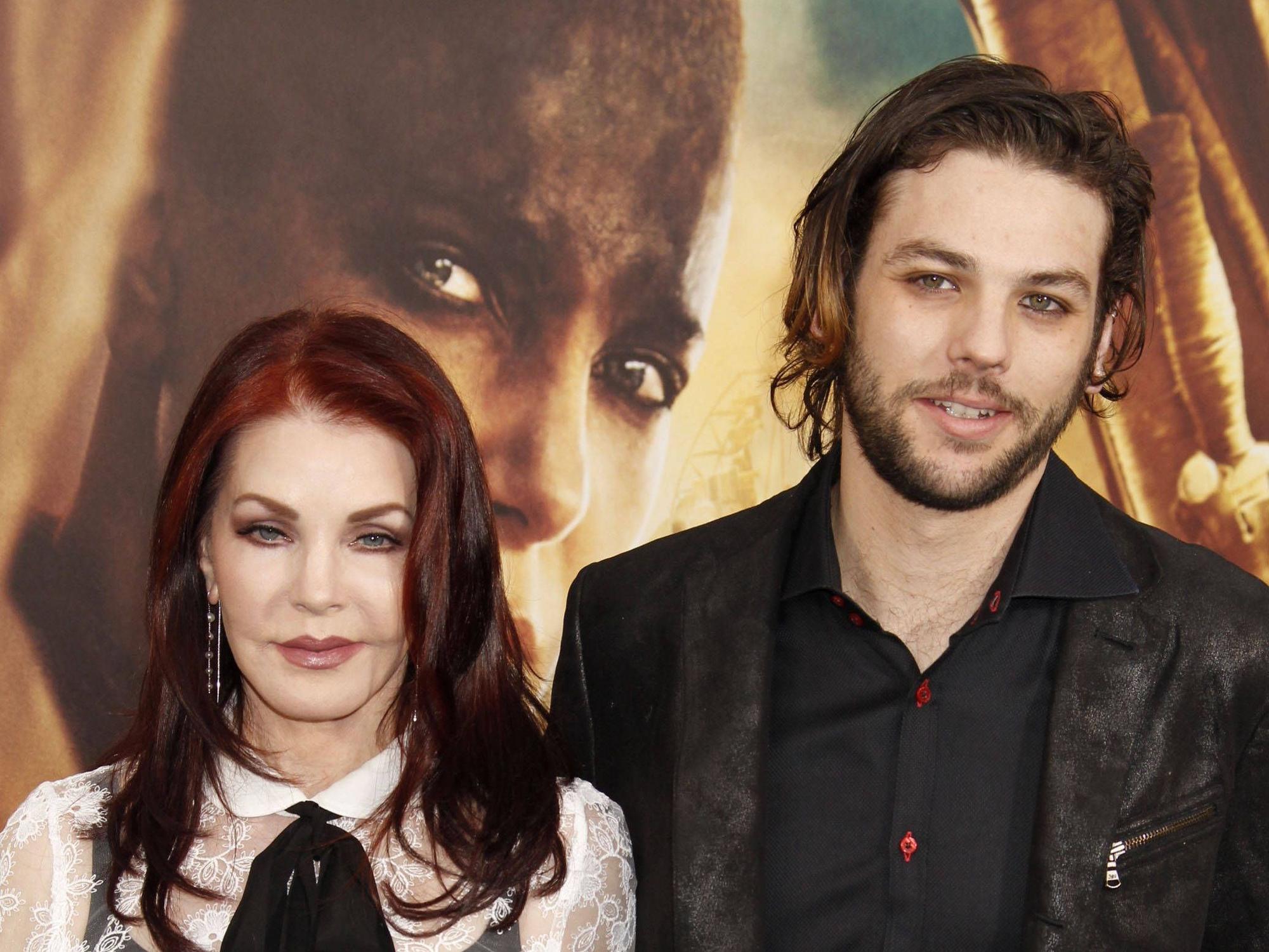 Priscilla Presley mit ihrem Sohn Navarone Garibaldi.