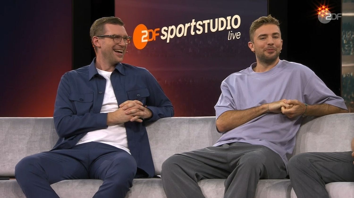 Per Mertesacker und Christoph Kramer im ZDF-WM-Studio auf der Couch.