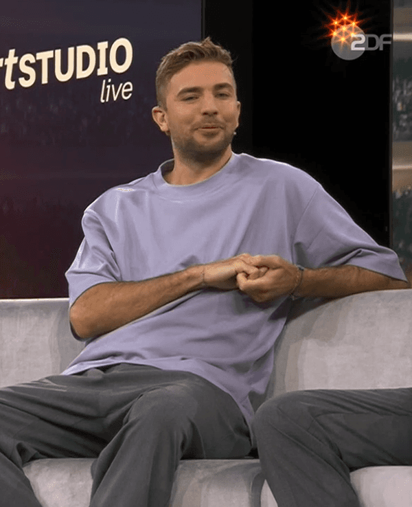 Per Mertesacker und Christoph Kramer im ZDF-WM-Studio auf der Couch.