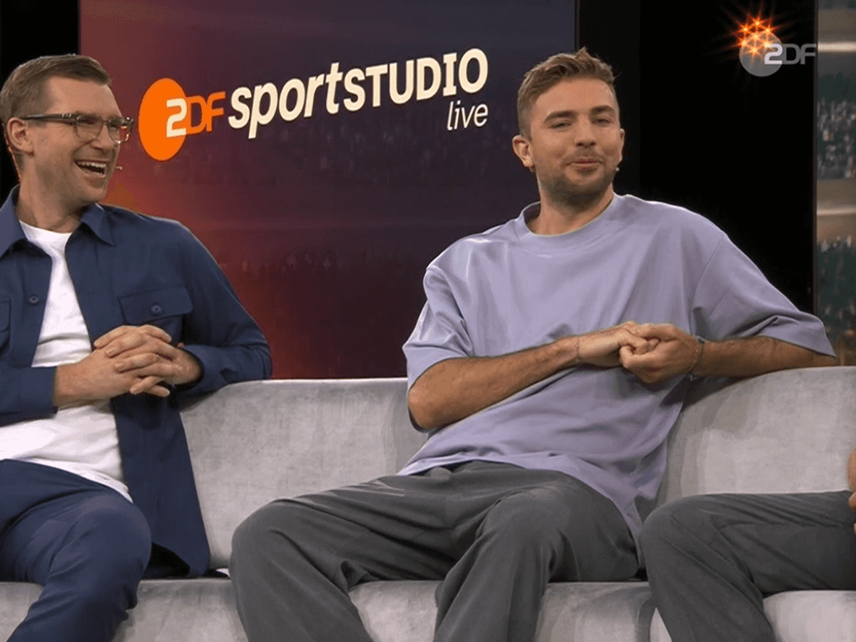 Per Mertesacker und Christoph Kramer im ZDF-WM-Studio auf der Couch.