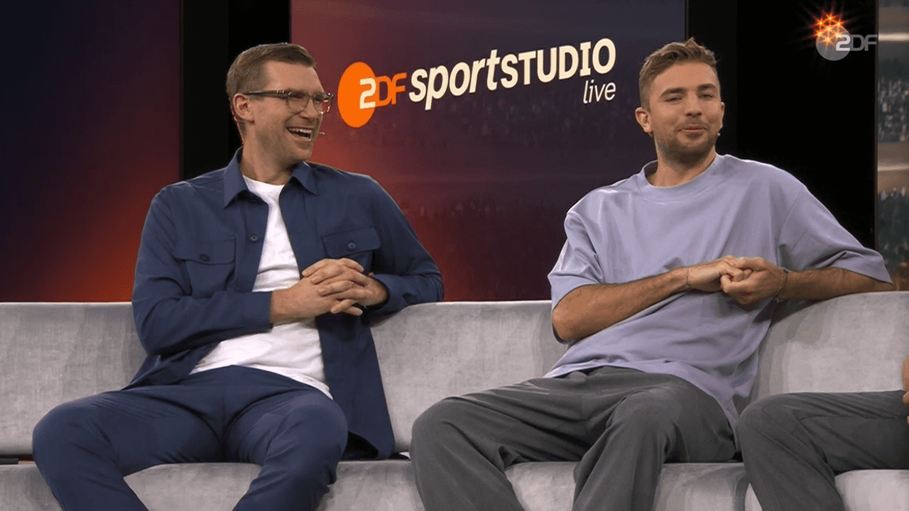Per Mertesacker und Christoph Kramer im ZDF-WM-Studio auf der Couch.