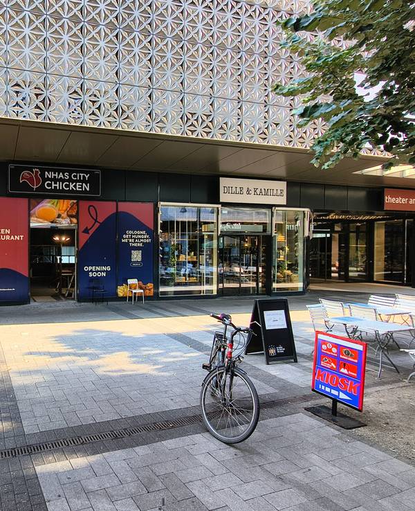 Auf der Breite Straße soll am 18. September Nhas City Chicken eröffnen.