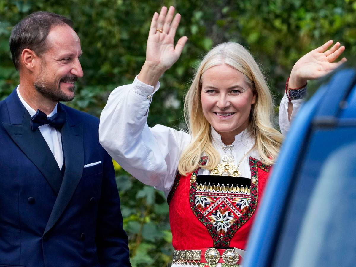 Haakon und Mette-Marit bei einem royalen Termin.