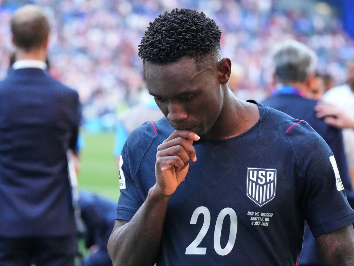 Folarin Balogun (USA) verlässt das Spielfeld nach der Niederlage.