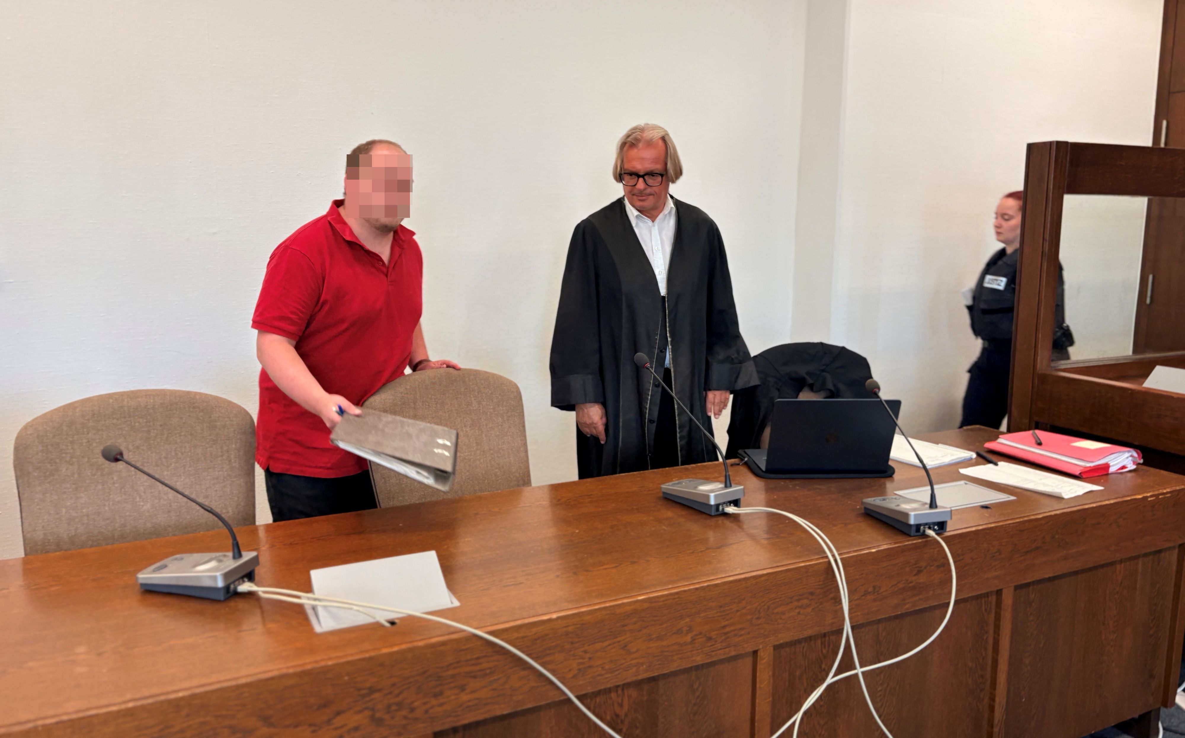 Der Angeklagte Christian G. (37) mit seinem Verteidiger Frank Schwarz beim Prozess im Kölner Landgericht