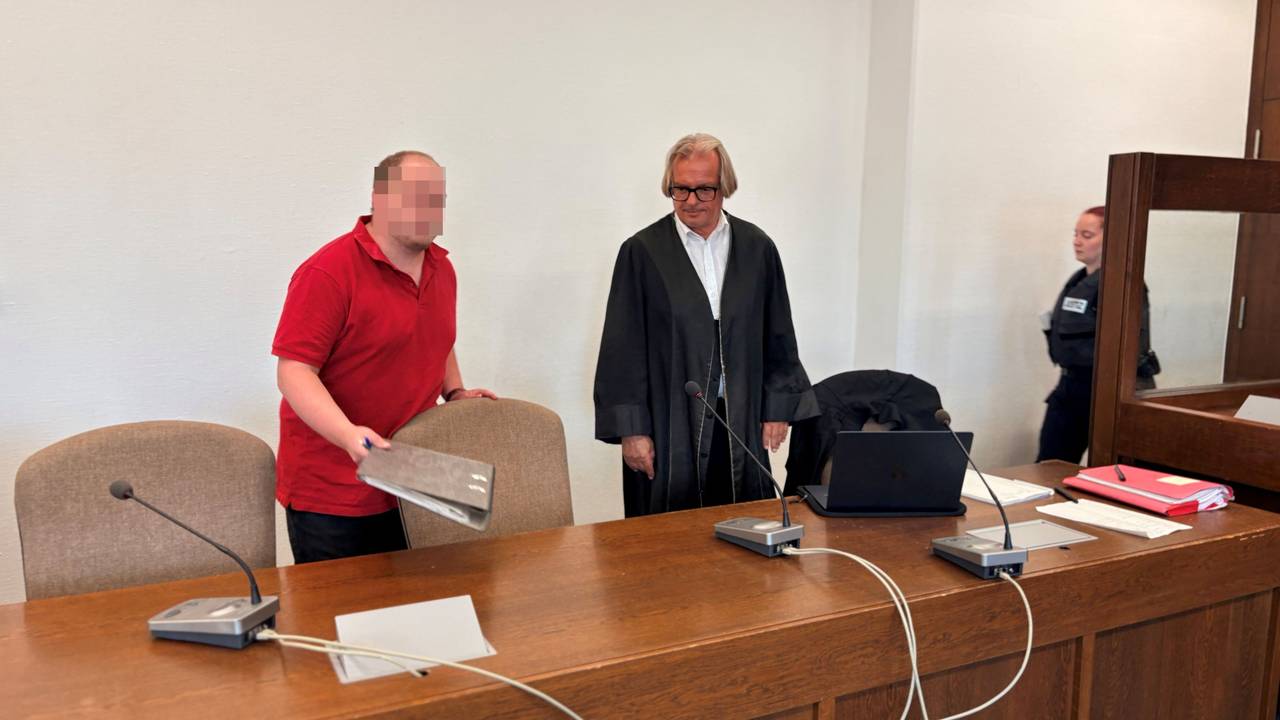 Der Angeklagte Christian G. (37) mit Verteidiger Frank Schwarz beim Prozess im Kölner Landgericht
