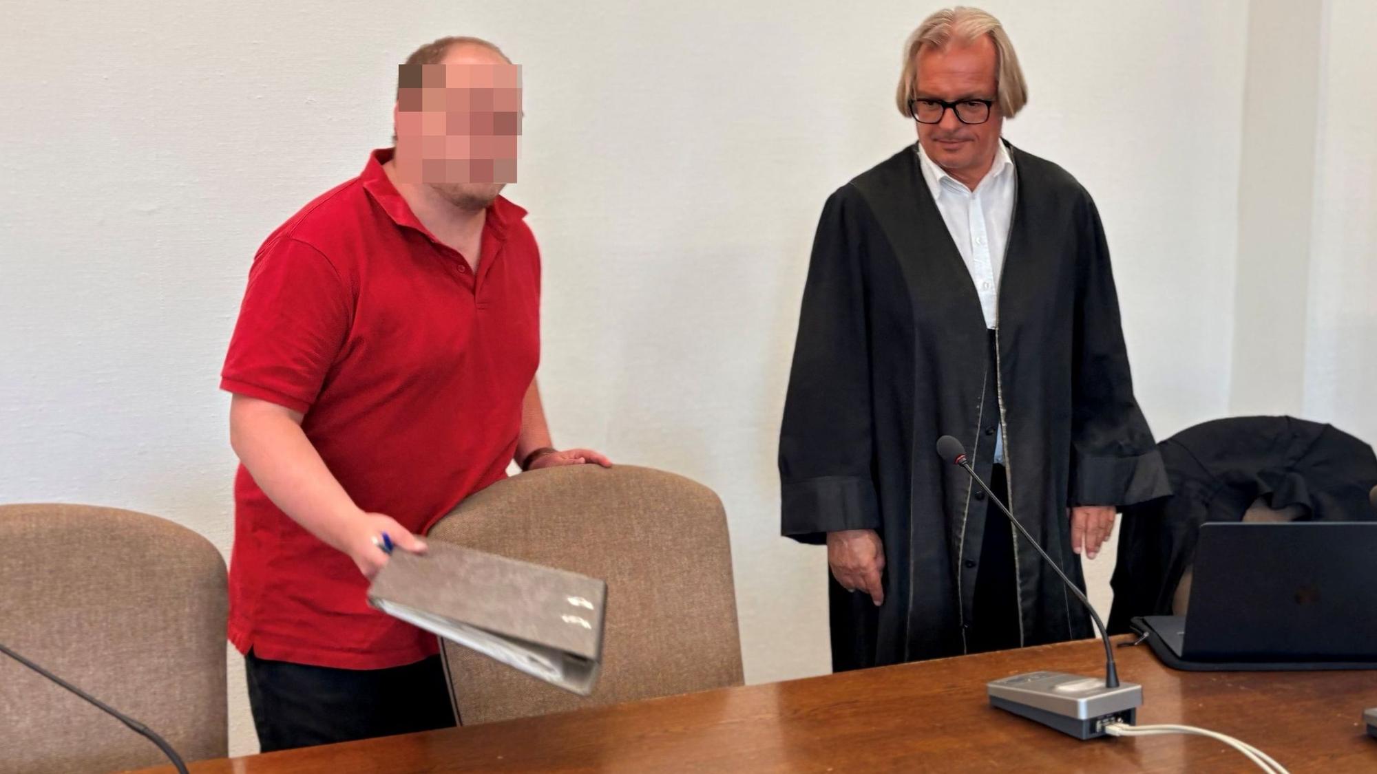 Der Angeklagte Christian G. (37) mit Verteidiger Frank Schwarz beim Prozess im Kölner Landgericht
