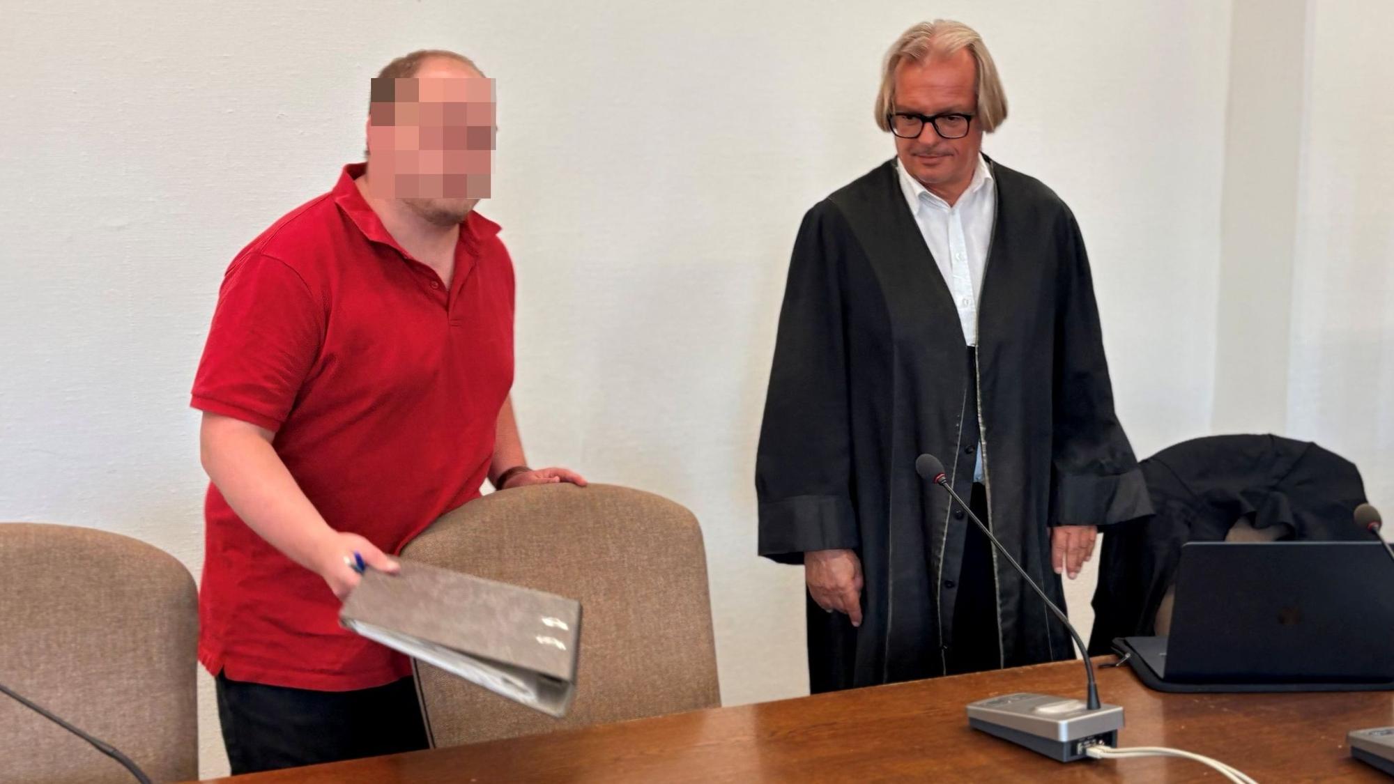 Der Angeklagte Christian G. (37) mit seinem Verteidiger Frank Schwarz beim Prozess im Kölner Landgericht