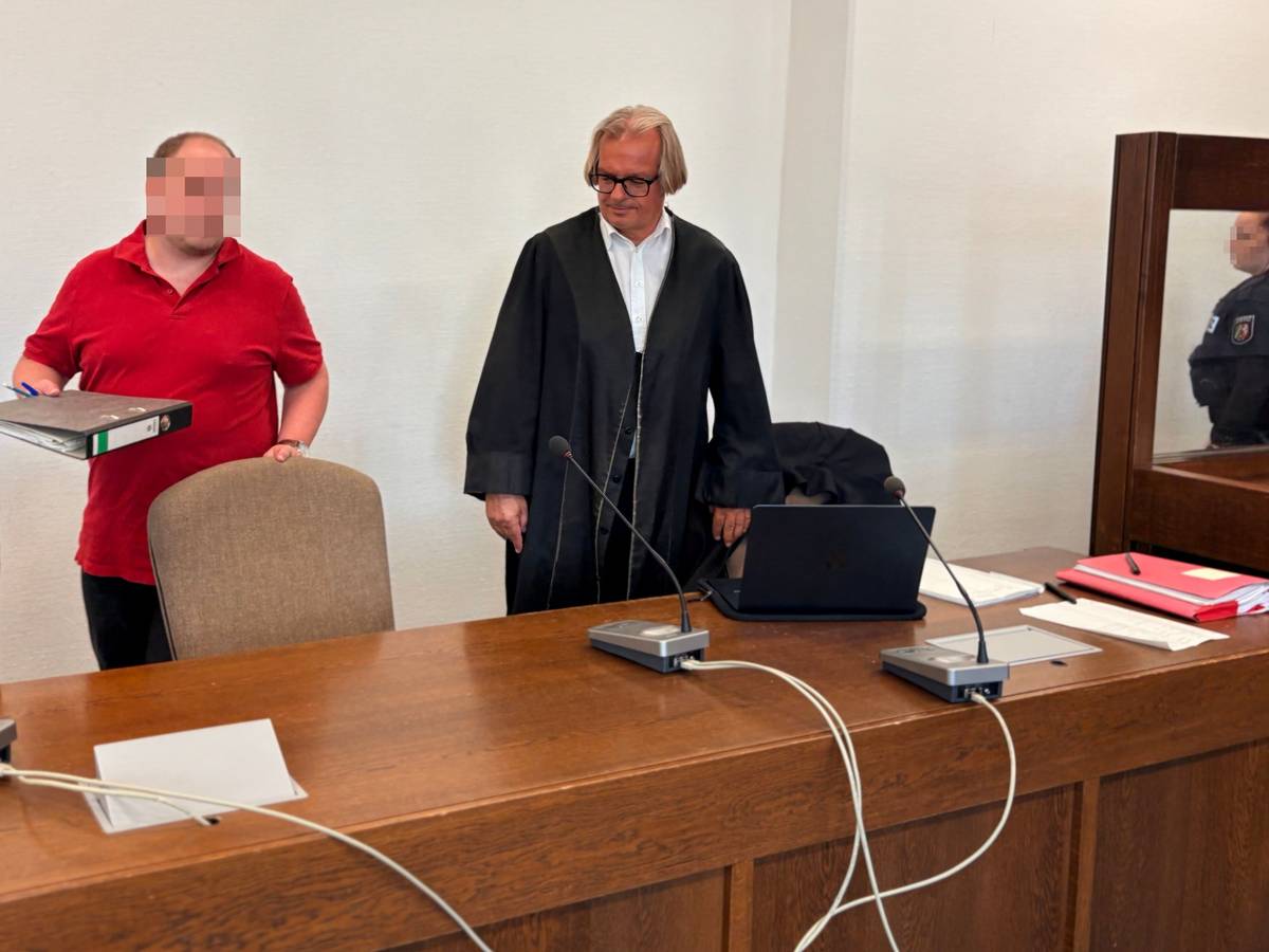 Der Angeklagte Christian G. (37) mit Verteidiger Frank Schwarz beim Prozess im Kölner Landgericht