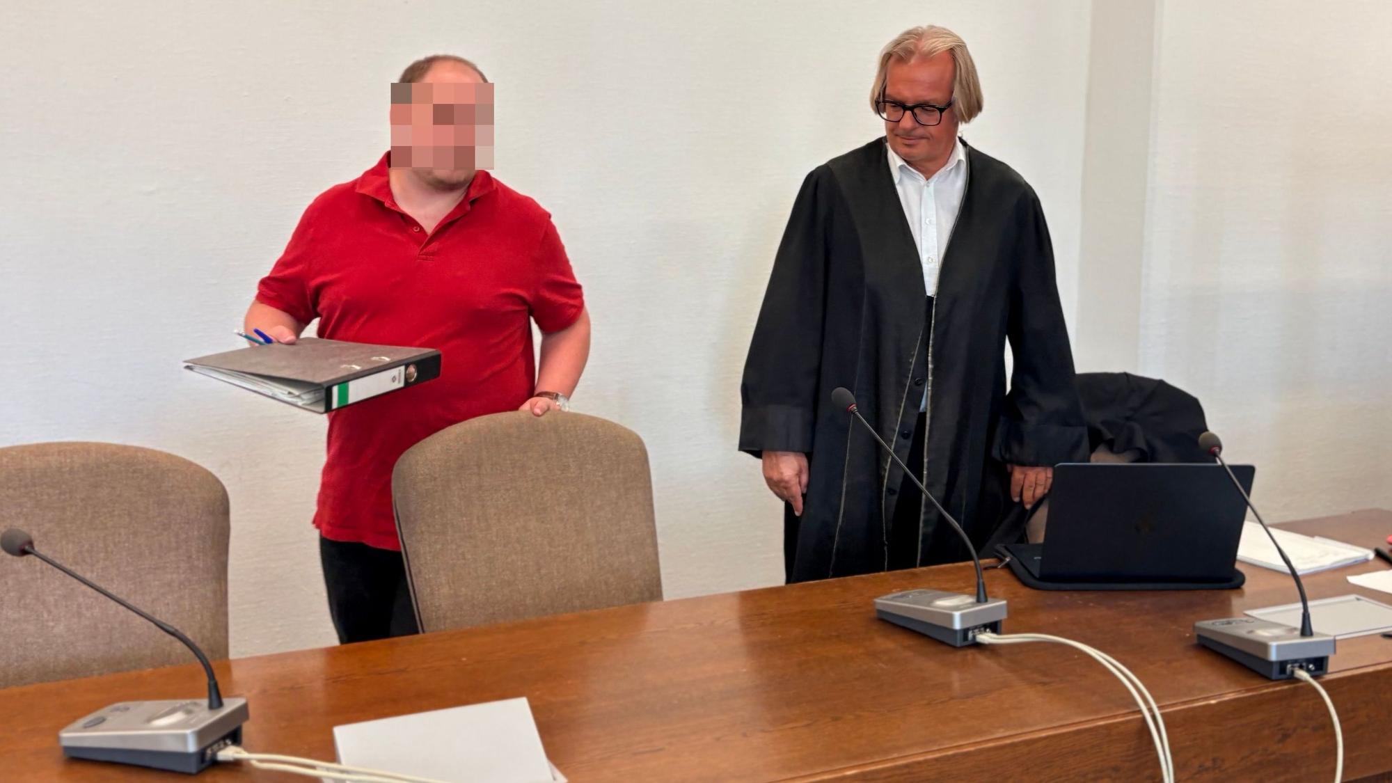 Der Angeklagte Christian G. (37) mit Verteidiger Frank Schwarz beim Prozess im Kölner Landgericht