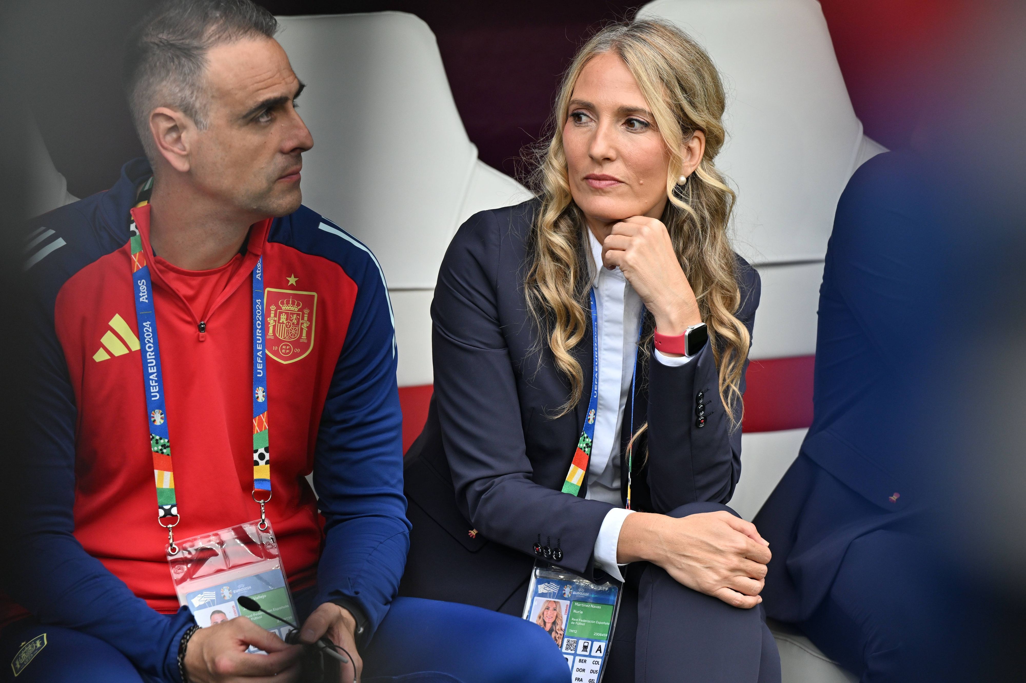Blick auf die Bank von Spanien mit Teammanagerin Nuria Martínez Navas.