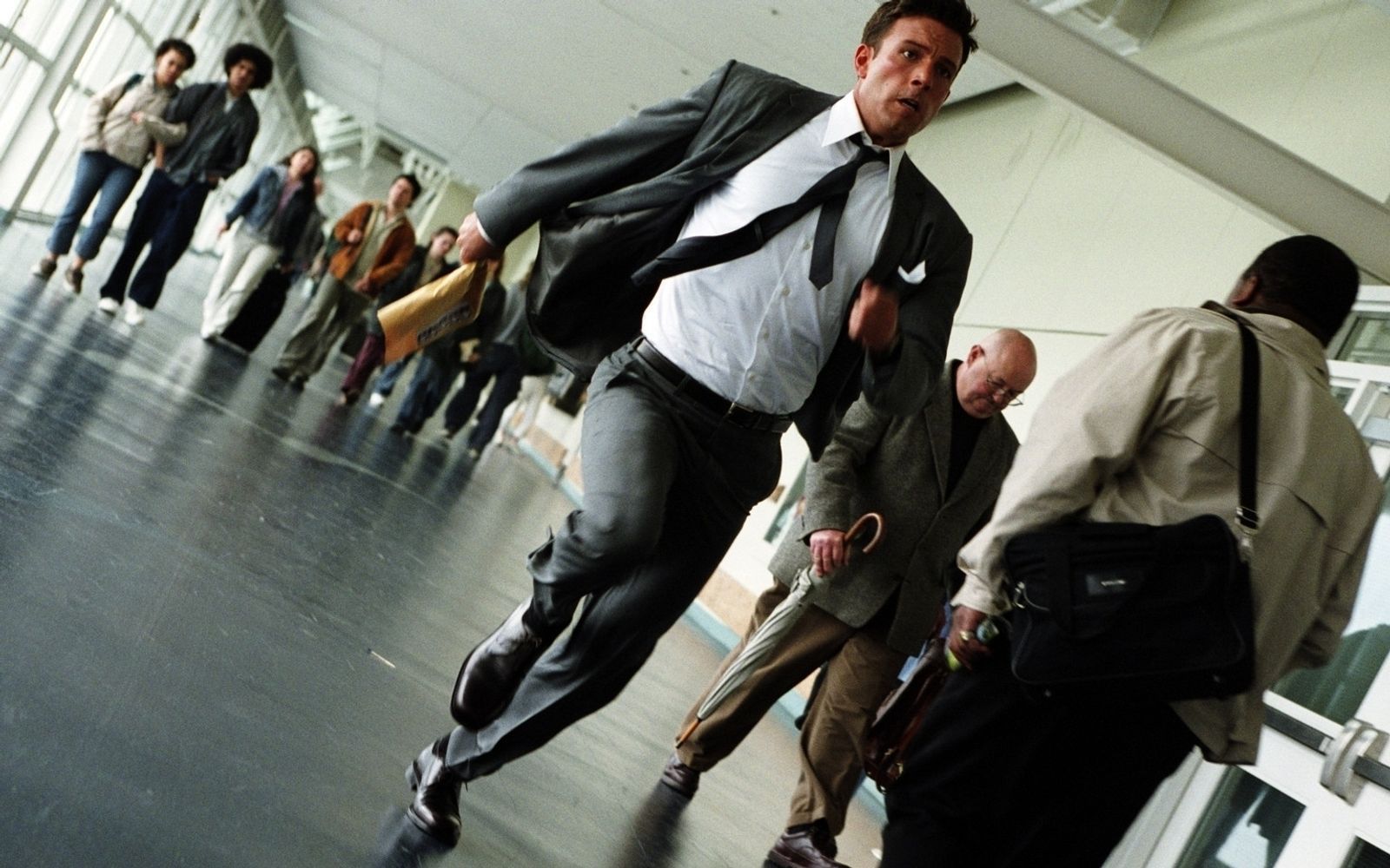 Irgendetwas ist beim letzten Job schiefgelaufen. Michael Jennings (Ben Affleck) ist auf der Flucht ... (Bild: Kabel Eins/TM & COPYRIGHT © 2023 BY DREAMWORKS LLC AND PARAMOUNT PICTURES CORPORATION. )