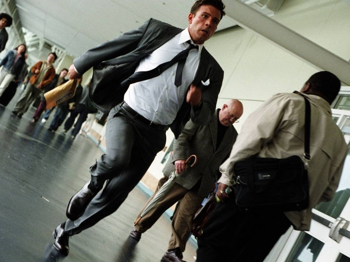 Irgendetwas ist beim letzten Job schiefgelaufen. Michael Jennings (Ben Affleck) ist auf der Flucht ... (Bild: Kabel Eins/TM & COPYRIGHT © 2023 BY DREAMWORKS LLC AND PARAMOUNT PICTURES CORPORATION. )