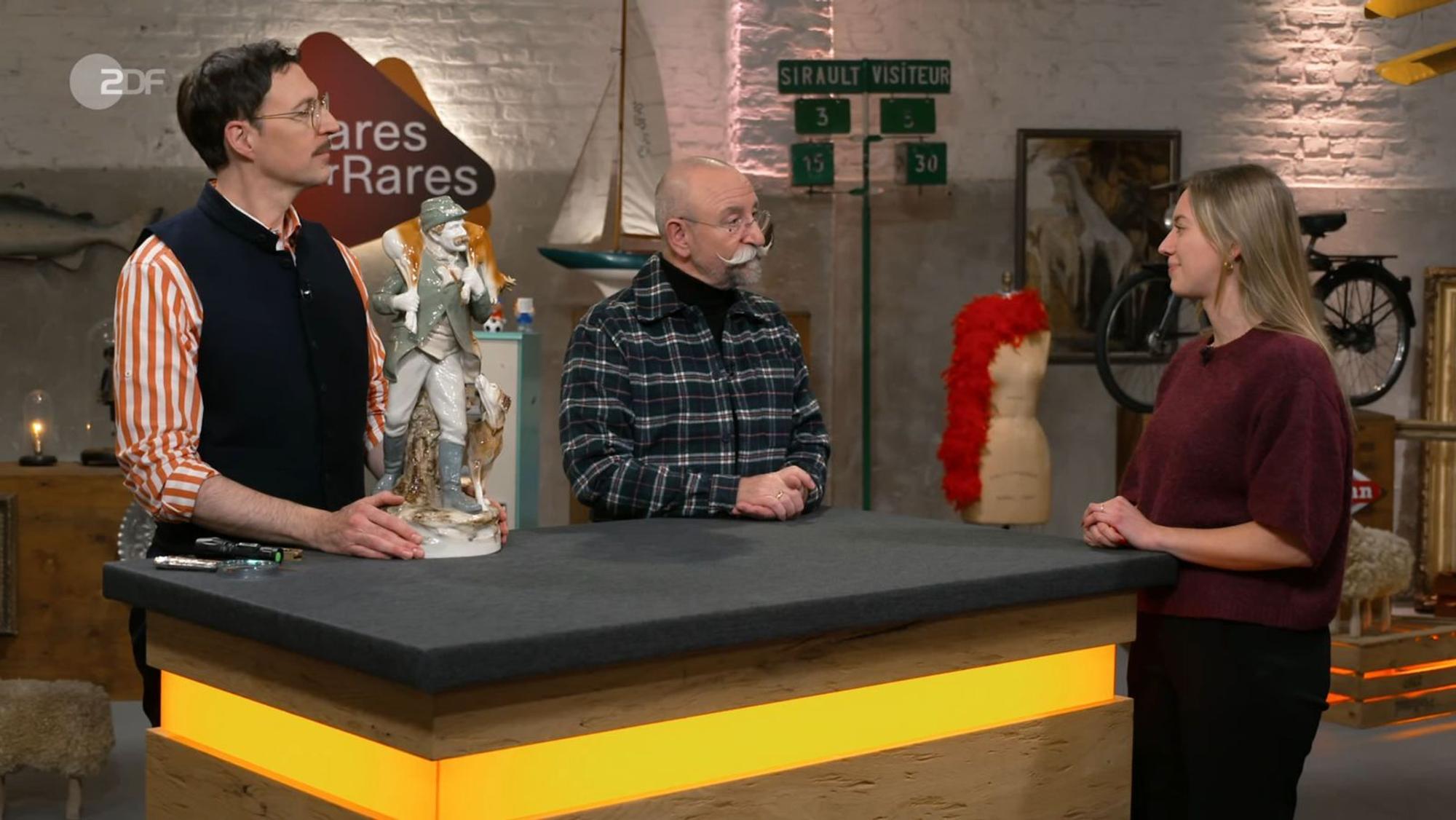 Für die Figur „Jäger mit Rehbock“ von Royal Dux erhoffte sich Rebecca 100 Euro. (Bild: ZDF)