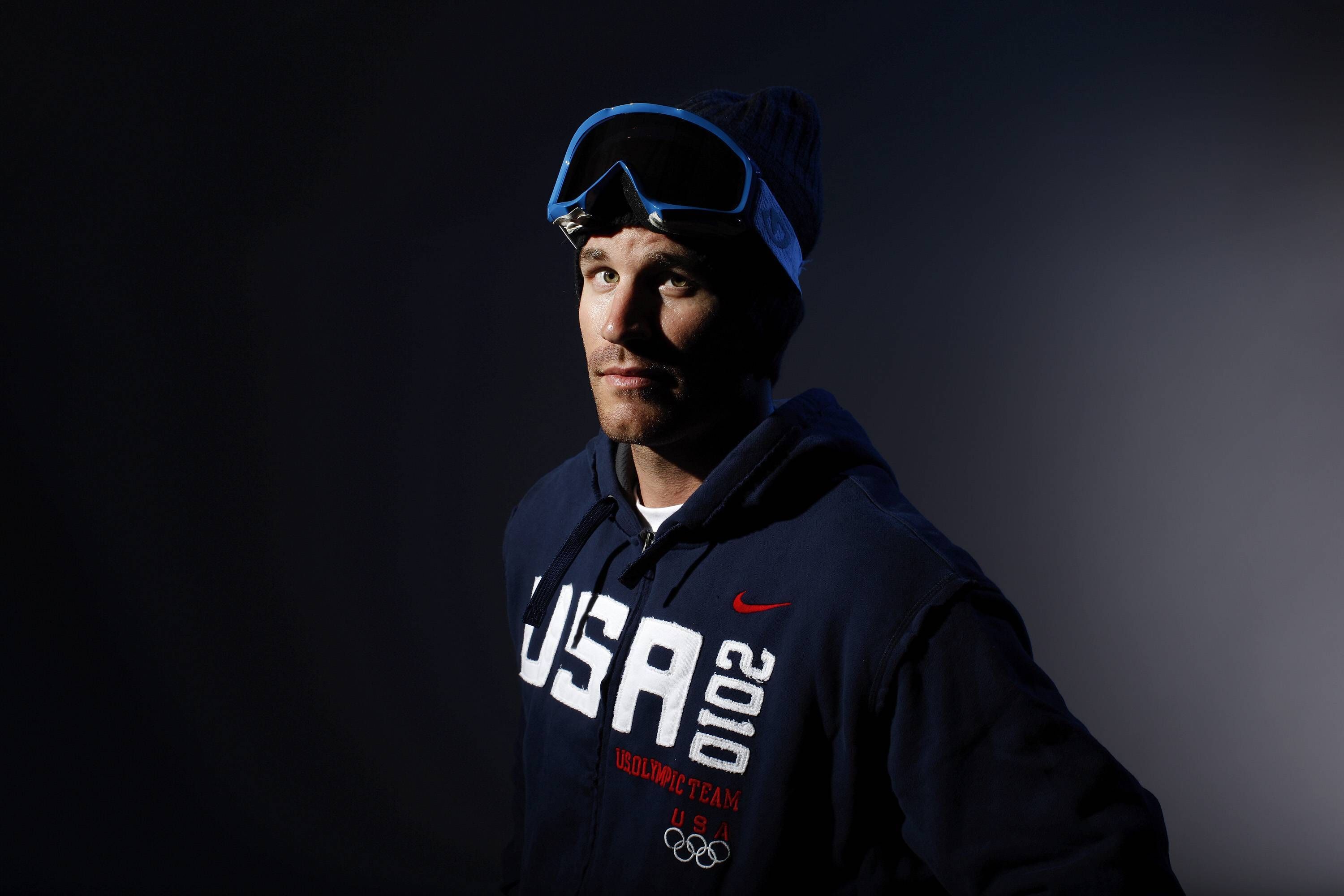 TJ Lanning mit Skibrille auf der Stirn.