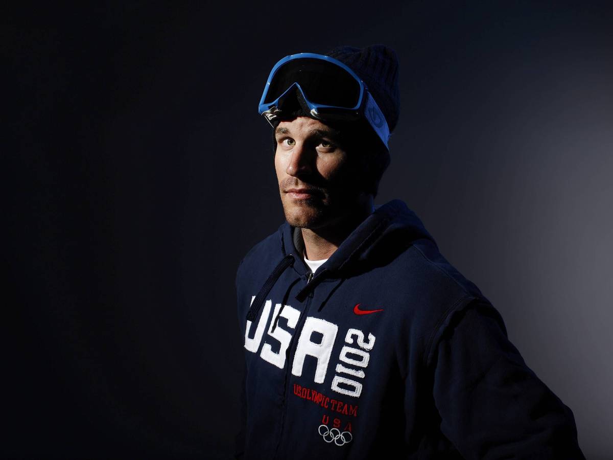 TJ Lanning mit Skibrille auf der Stirn.