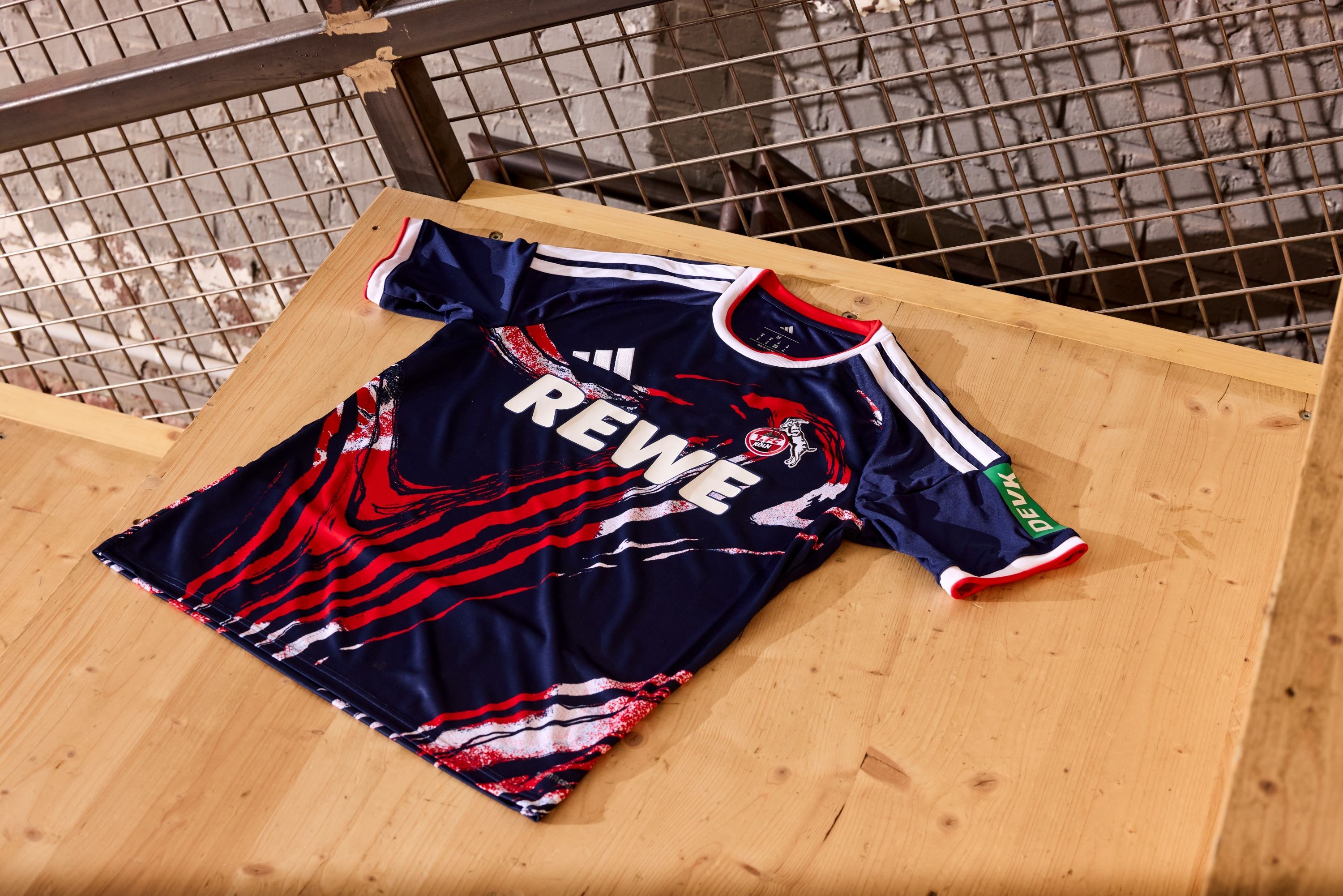 Das Ausweichtrikot des 1. FC Köln