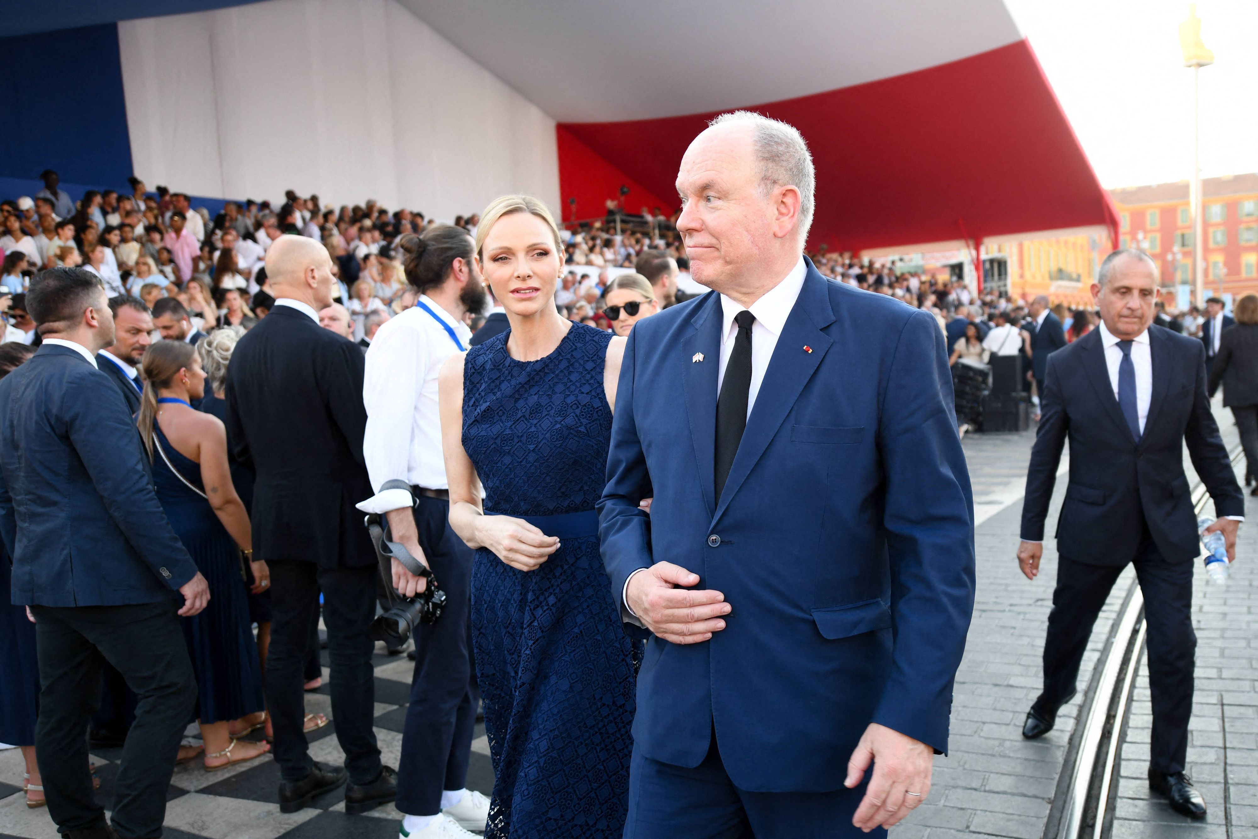 Fürstin Charlène und Fürst Albert gedenken der Opfer des schrecklichen Terroranschlags.