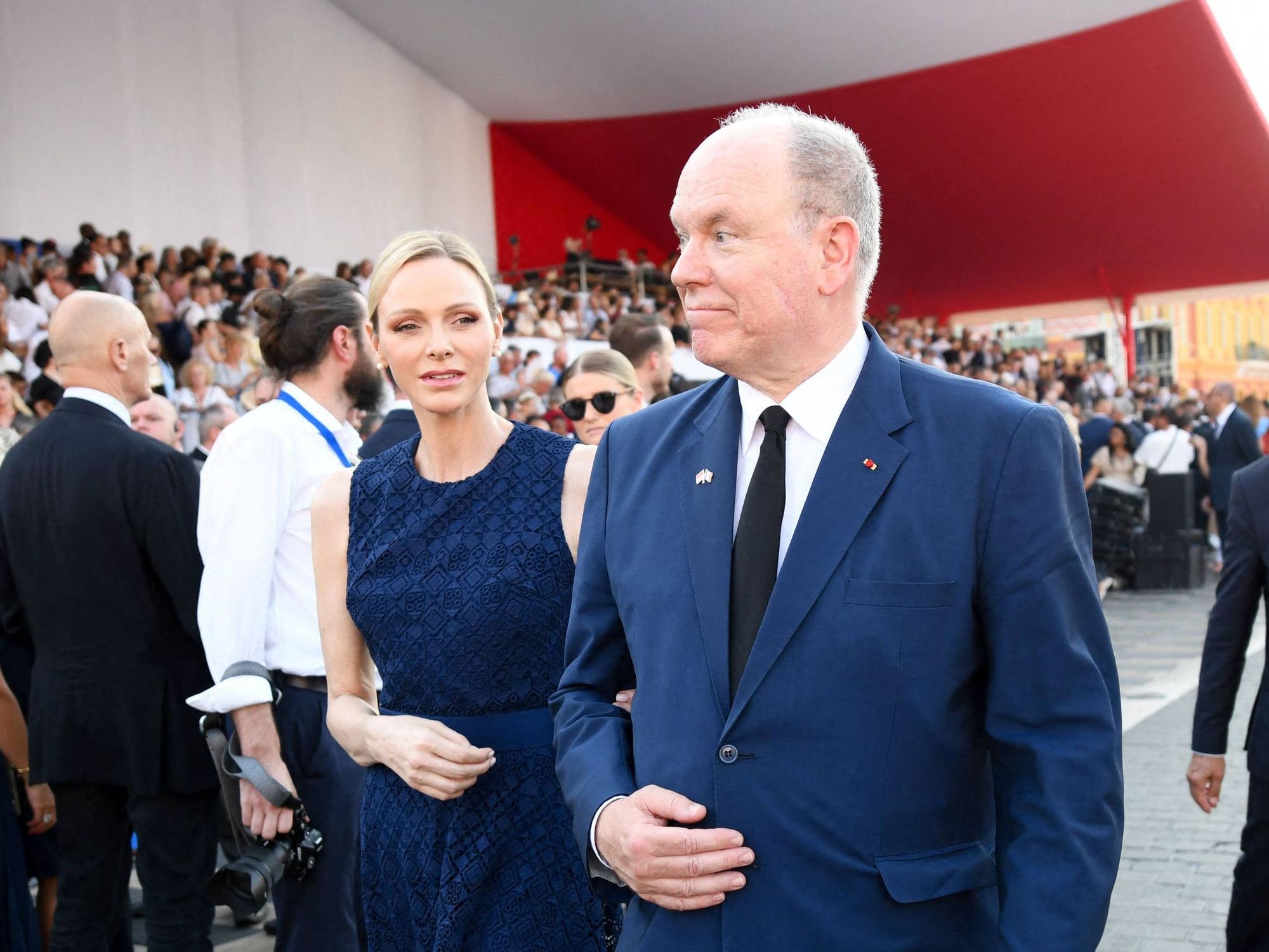 Fürstin Charlène und Fürst Albert gedenken der Opfer des schrecklichen Terroranschlags.