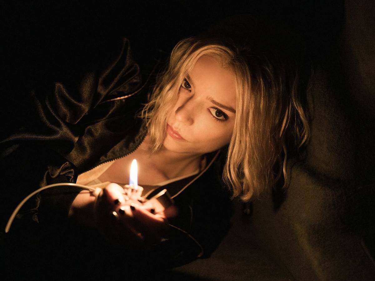 Nach einem großen Coup ist die Betrügerin Lucky (Anya Taylor-Joy) plötzlich auf sich allein gestellt und in stetiger Gefahr. (Bild: Michael Becker/Apple TV)