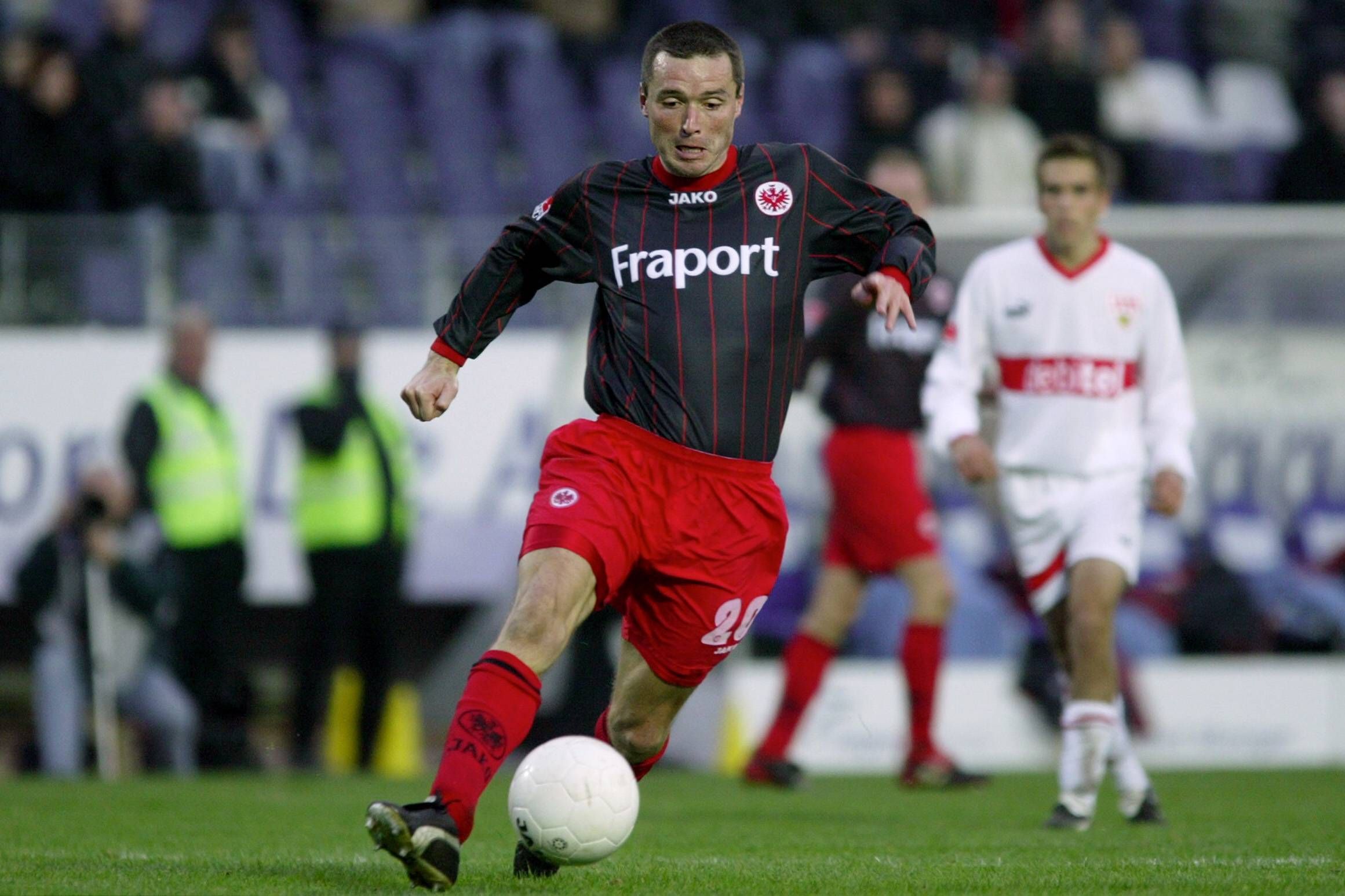 Ex-Bundesliga-Angreifer Markus Beierle ist für Eintracht Frankfurt am Ball.