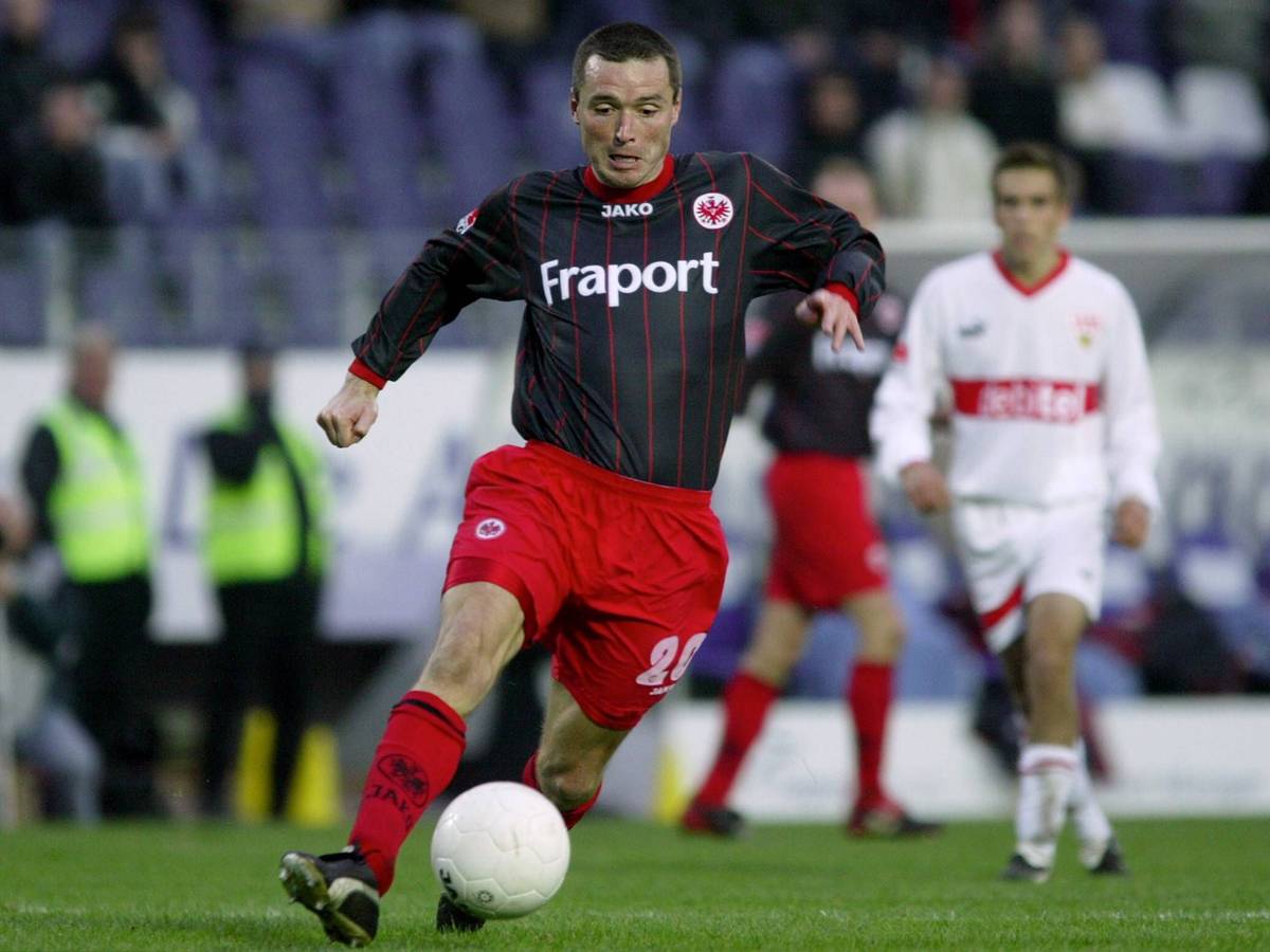 Ex-Bundesliga-Angreifer Markus Beierle ist für Eintracht Frankfurt am Ball.
