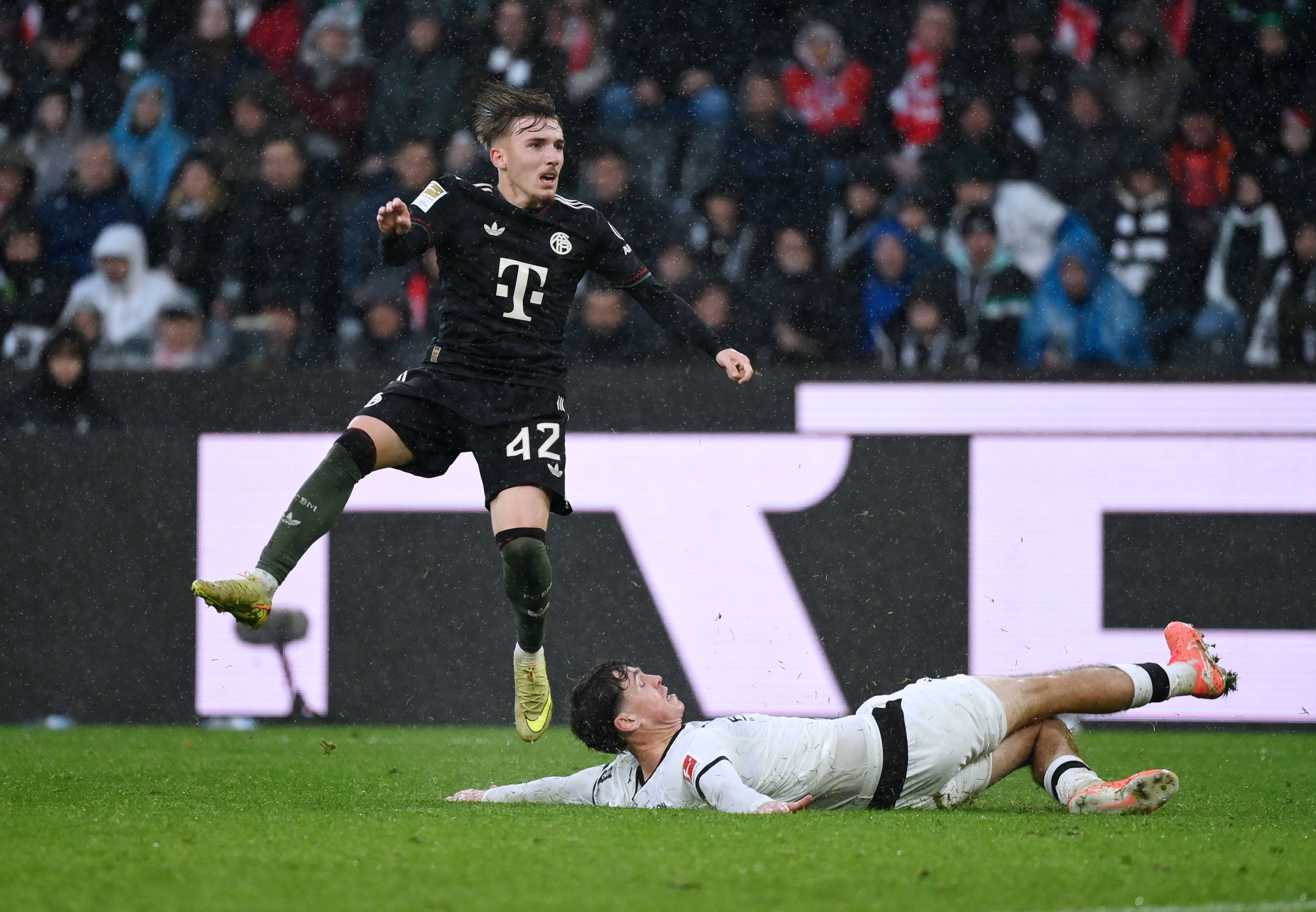 Lennart Karl im Spiel gegen Borussia Mönchengladbach.