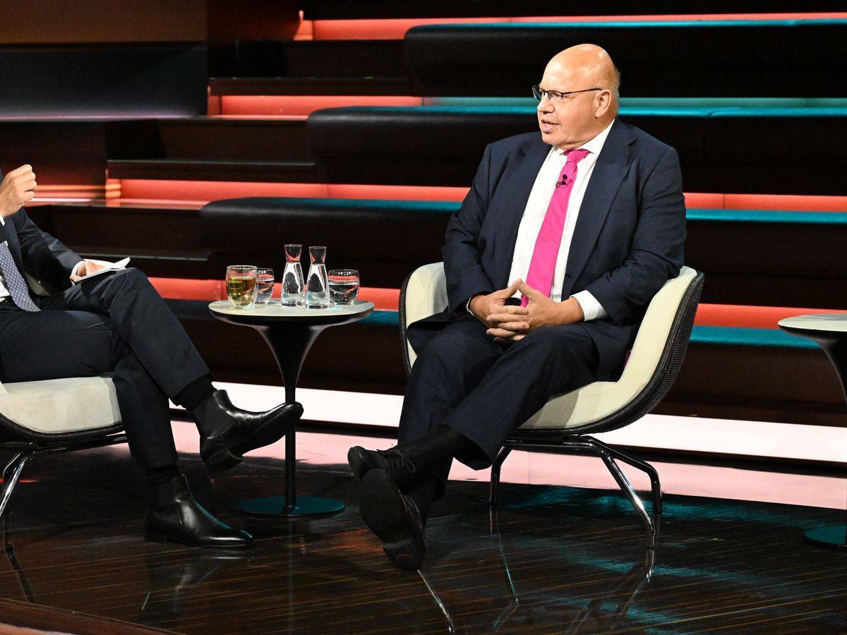 Im Gespräch mit Markus Lanz (links) warnte CDU-Politiker Peter Altmaier vor einer Staatskrise und richtete konkrete Forderungen an die aktuelle Regierung. (Bild: Cornelia Lehmann / ZDF)