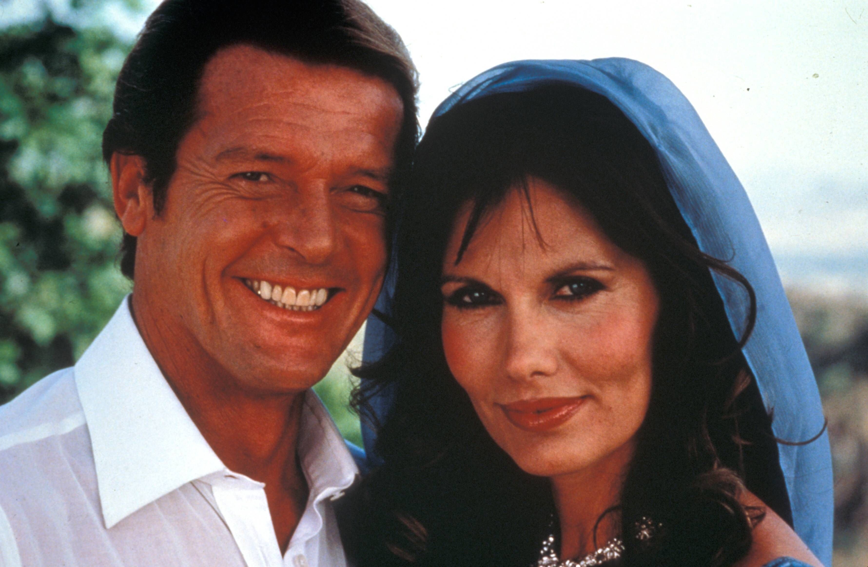 Roger Moore und Maud Adams im Bond-Film „Octopussy“.