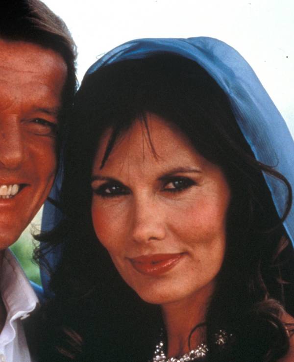 Roger Moore und Maud Adams im Bond-Film „Octopussy“.