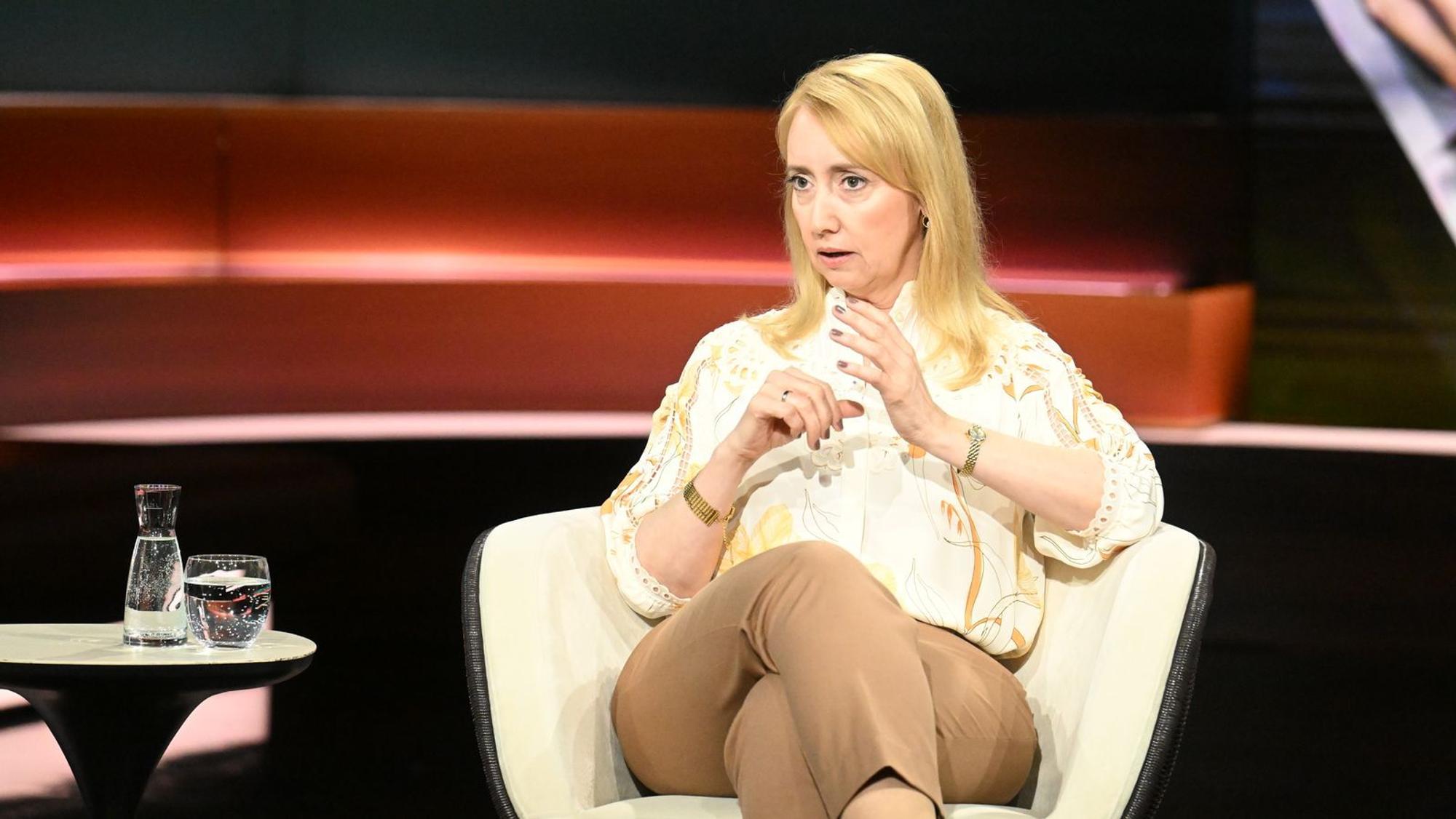 Journalistin Melanie Amann unterstellte Friedrich Merz eine fehlende Nähe zu seiner eigenen Partei und erklärte, dass er keinen Widerspruch aushalte. (Bild: Cornelia Lehmann / ZDF)