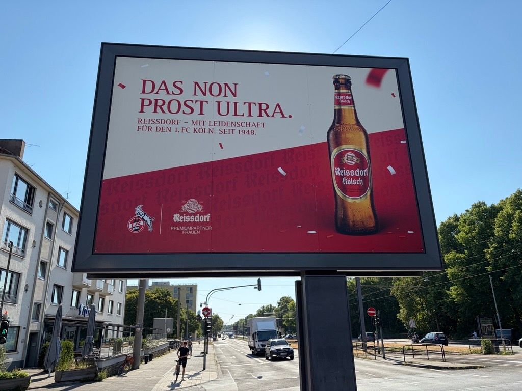 Reissdorf-Kölsch macht Werbung mit dem 1. FC Köln.