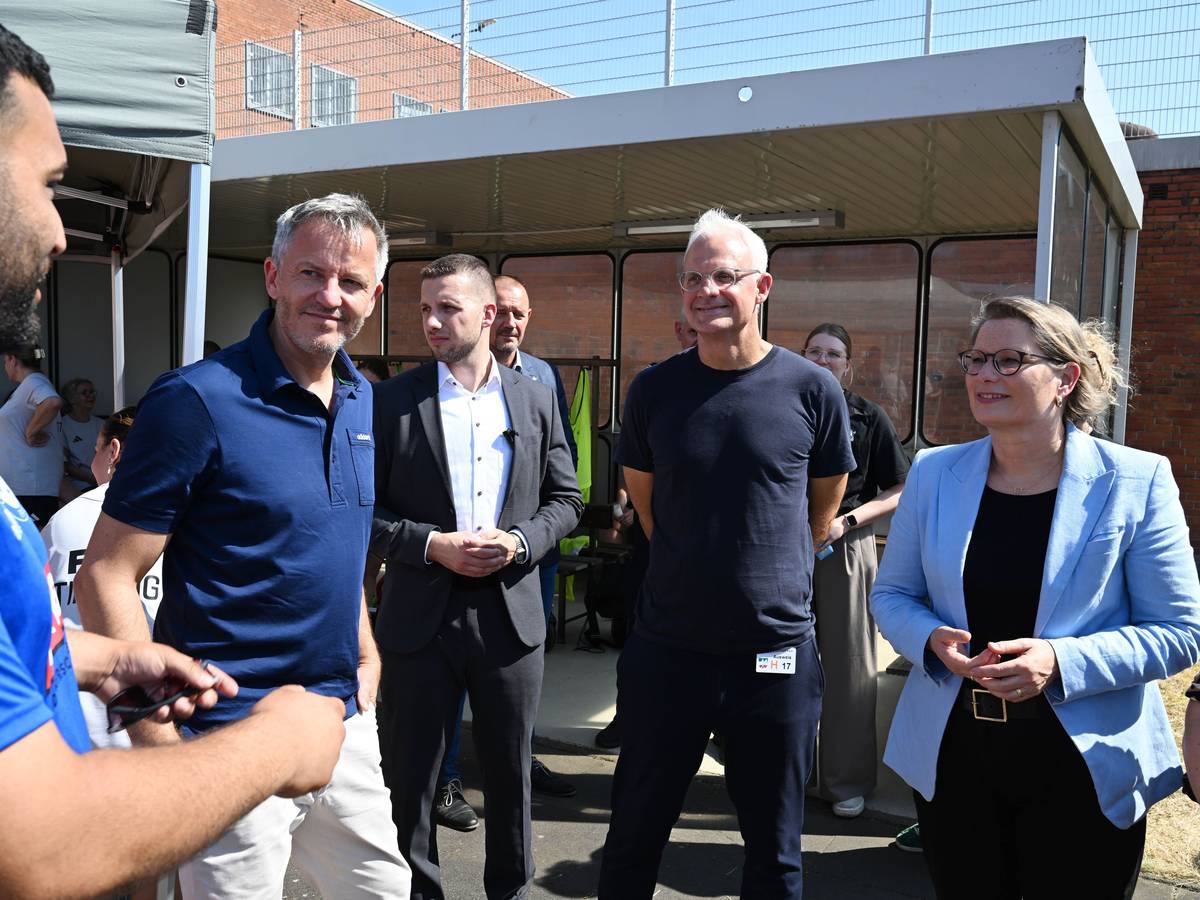 FC-Bosse besuchen Knast-Projekt.