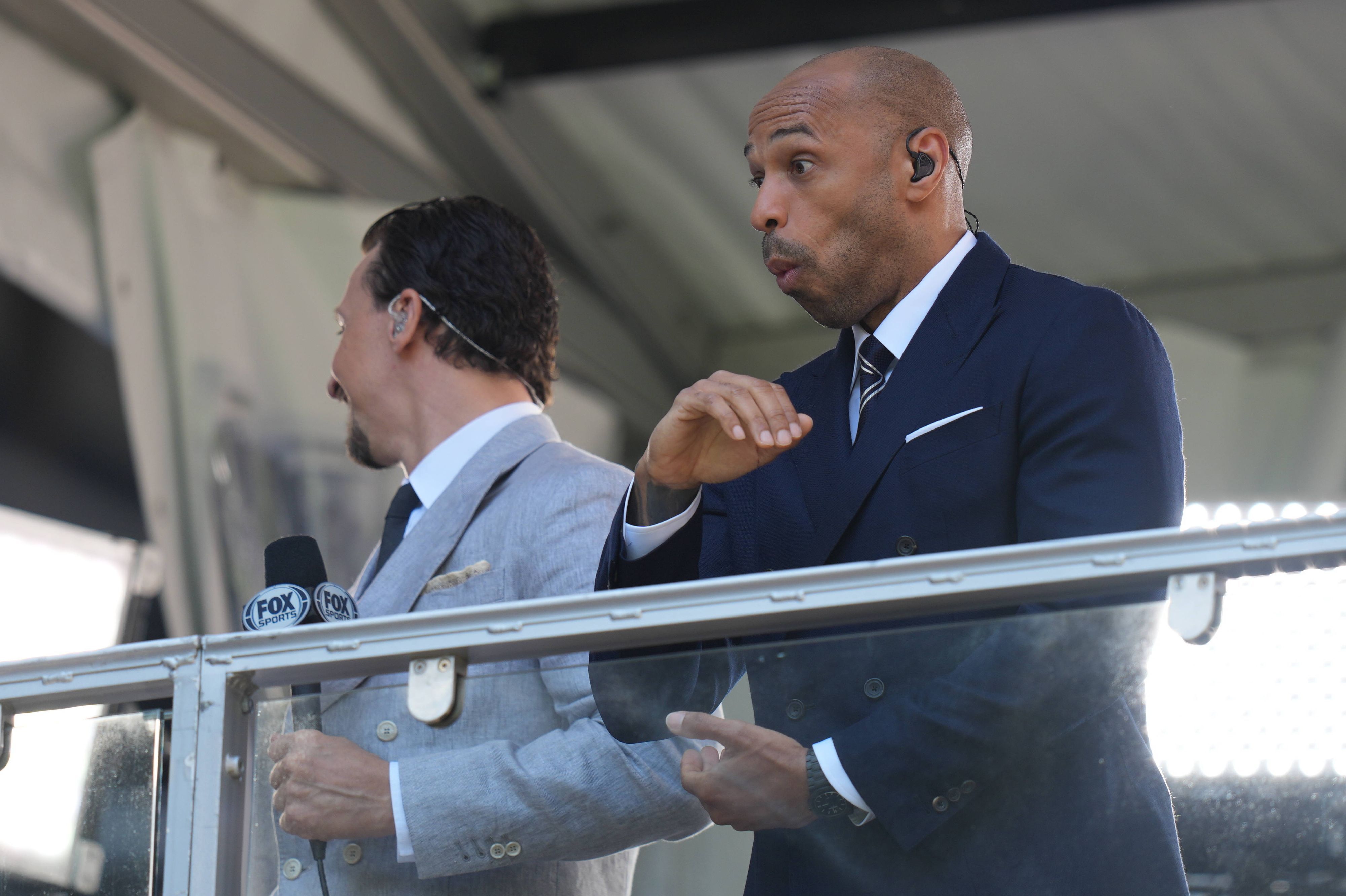 Thierry Henry schaut erstaunt.