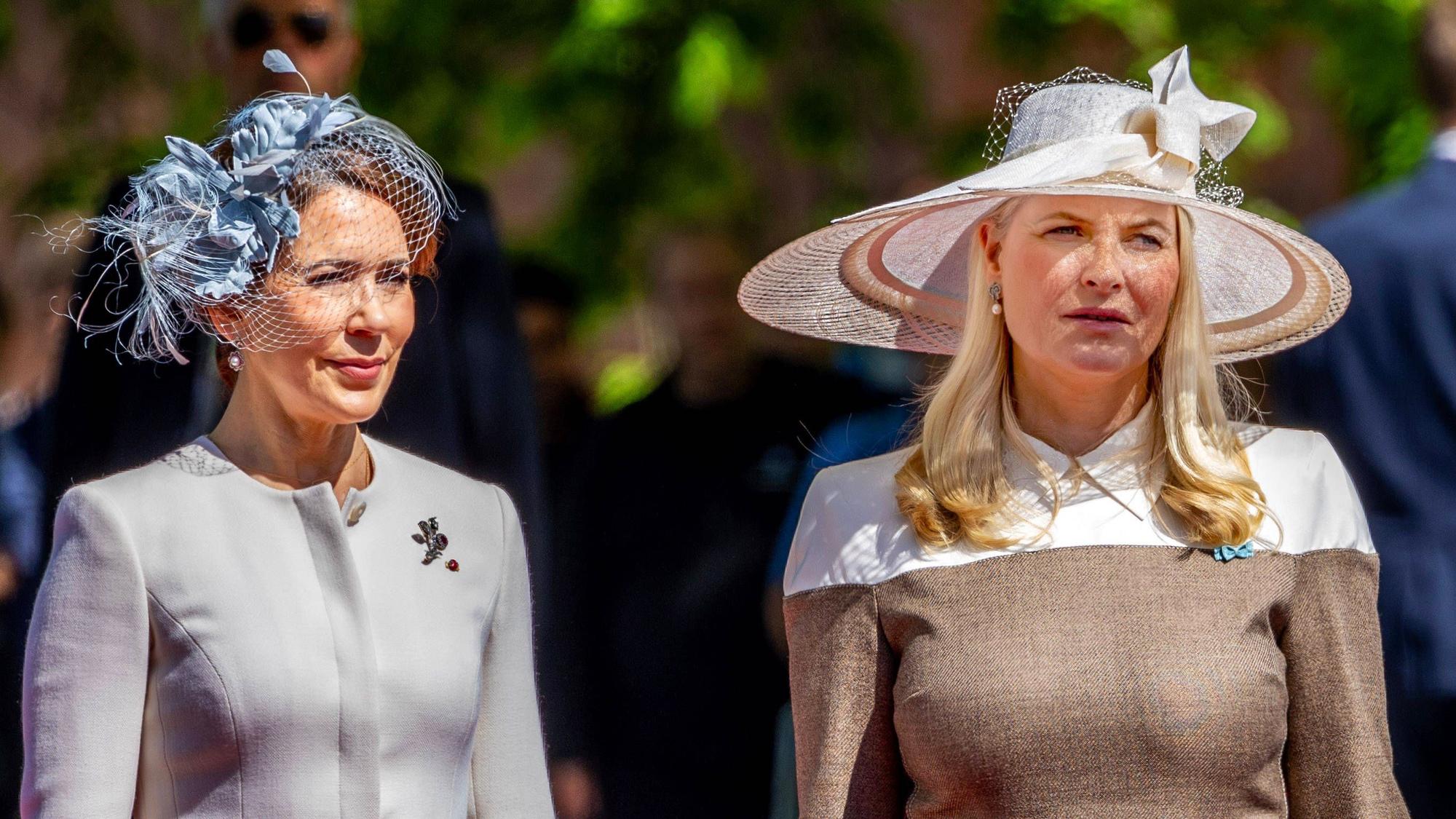 Große royale Termine wie dieser müssen für Mette-Marit vorerst warten. Beim Staatsbesuch von Königin Mary im Mai 2024 zeigte sich die Kronprinzessin noch im Einsatz.