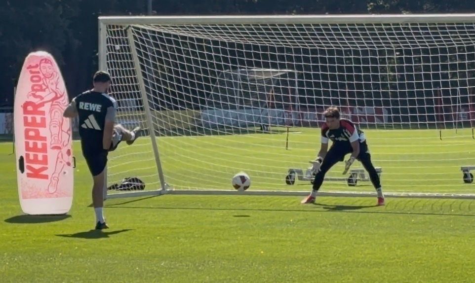 Torwart-Talent Mikolaj Marutzki beim FC-Training am Geißbockheim.