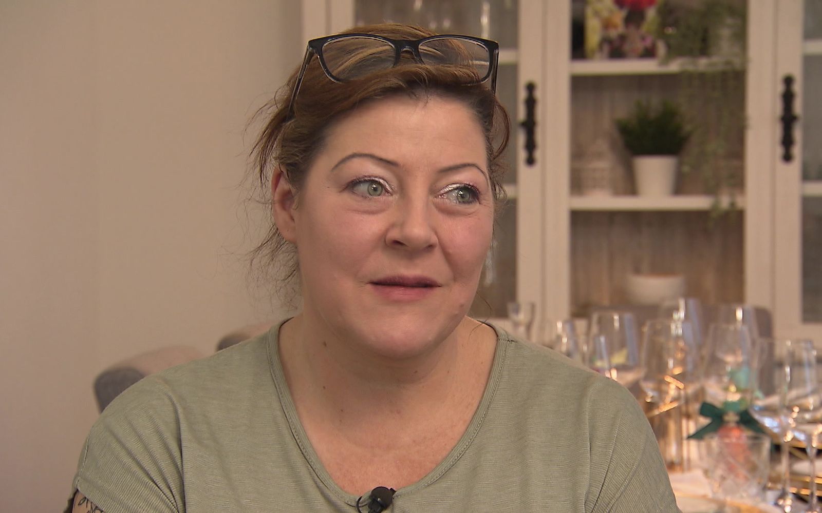 „Ich bin eine kleine Chaos-Queen“: Sarahs Selbsteinschätzung löst sich durchaus ein. (Bild: RTL)