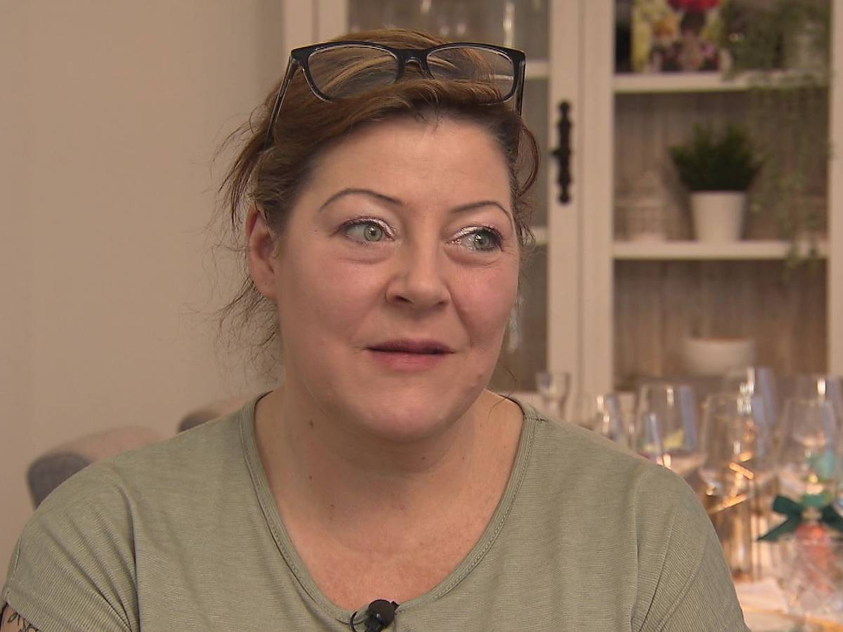 „Ich bin eine kleine Chaos-Queen“: Sarahs Selbsteinschätzung löst sich durchaus ein. (Bild: RTL)