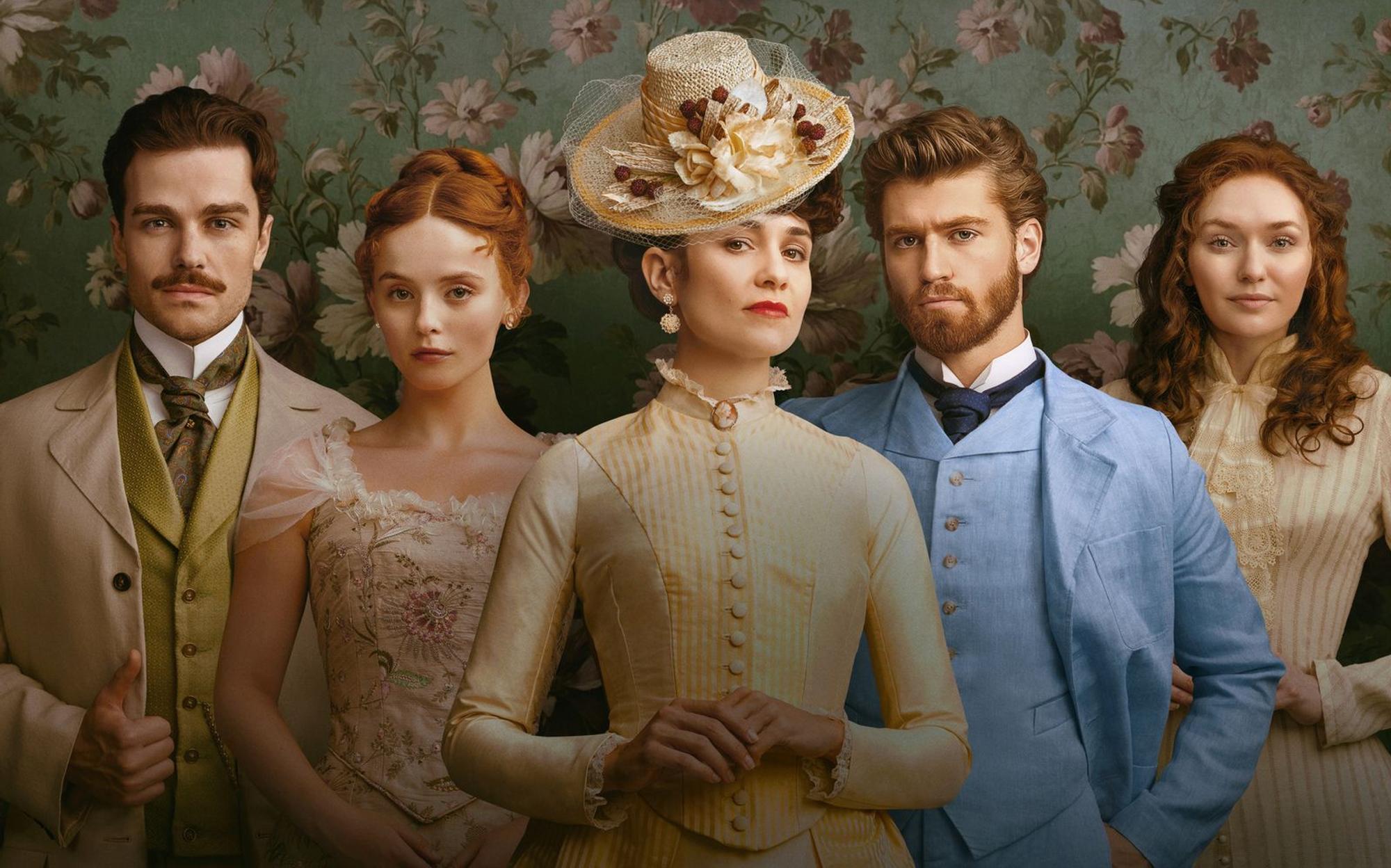 Wie in „Downton Abbey“ dreht sich auch in „The Forsytes - Familie verpflichtet“ vieles um die privaten Dramen der Hauptfiguren (von links): Soames Forsyte (Joshua Orpin), Irene Heron (Millie Gibson), Frances Forsyte (Tuppence Middleton), Jo Forsyte Jr. (Danny Griffin) und Louisa Byrne (Eleanor Tomlinson). (Bild: ZDF/Sean Gleason)