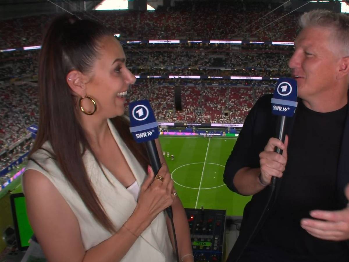 Auch beim WM-Halbfinale präsentierten sich Esther Sedlaczek und Bastian Schweinsteiger in Top-Form. (Bild: ARD)