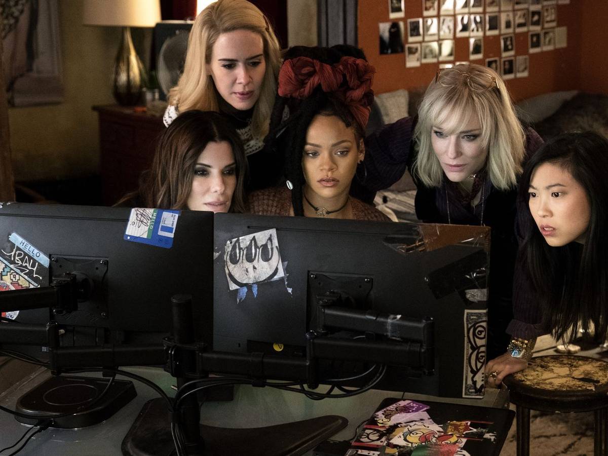 Jetzt können die Männer einpacken, von links: Debbie Ocean, Tammy (Sarah Paulson), Nine Ball (Rihanna), Lou Miller (Cate Blanchett) und Constance (Awkwafina) planen einen Diamanten-Raub, der sich mit dem von Debbies Bruder Danny Ocean messen kann. (Bild: ProSieben/ 2018 Warner Bros. Entertainment Inc., Village Roadshow (BVI) Limited.)