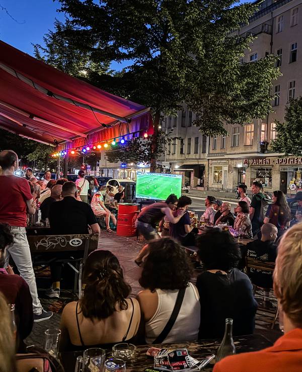 Public Viewing in Berlin-Kreuzberg.